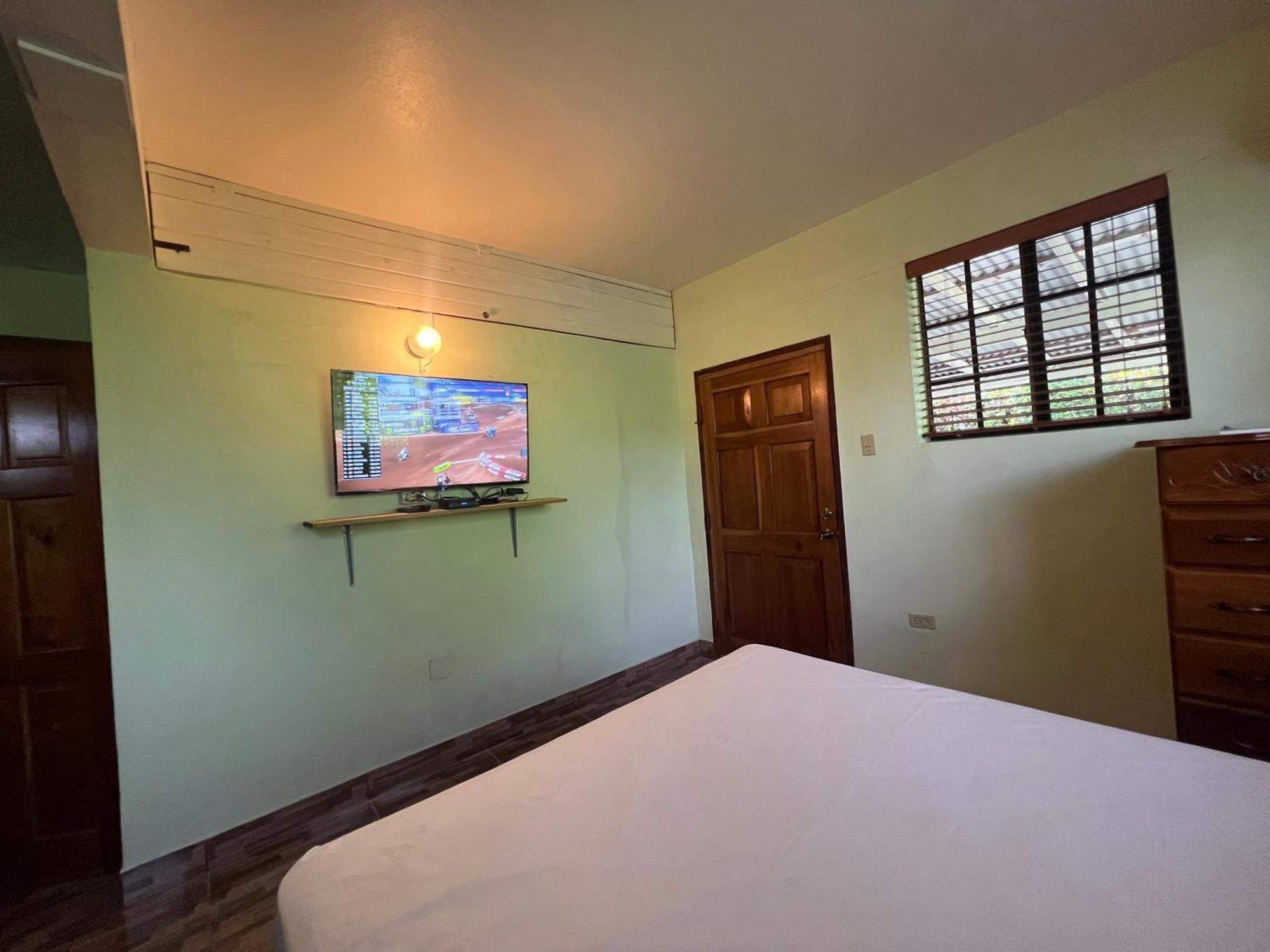 Deluxe Queen Suite