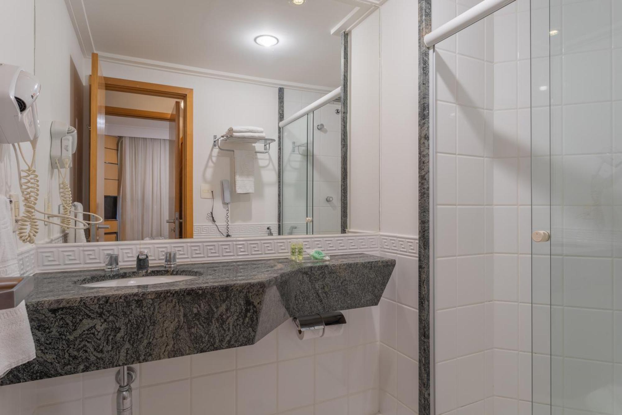 Suíte Tripla com 2 Camas de Solteiro