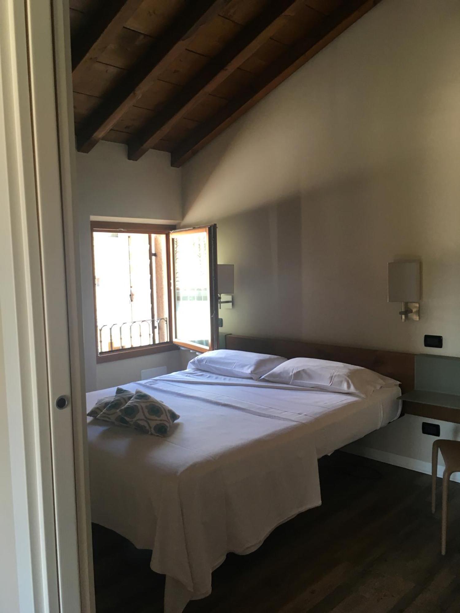 One-Bedroom Apartment,1546731757:JPEG