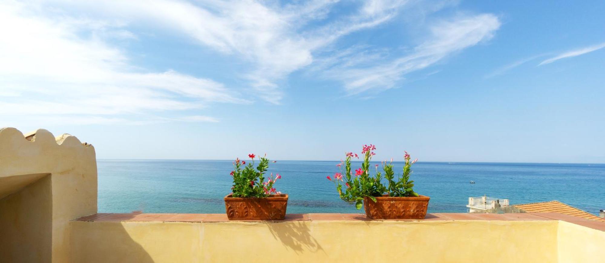 Double or Twin Room Terrace Sea View Attic