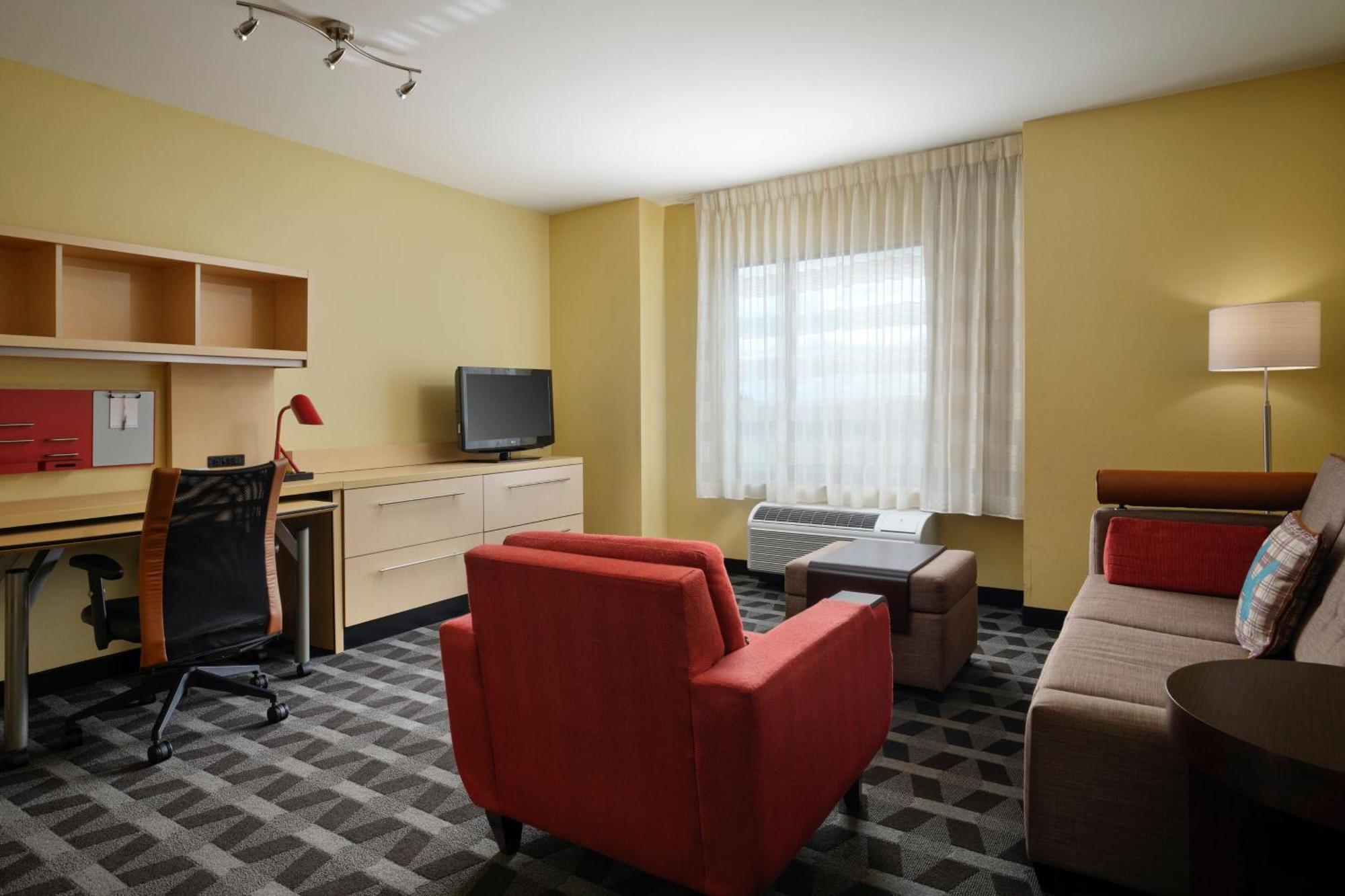One-Bedroom Queen Suite Sofa Bed