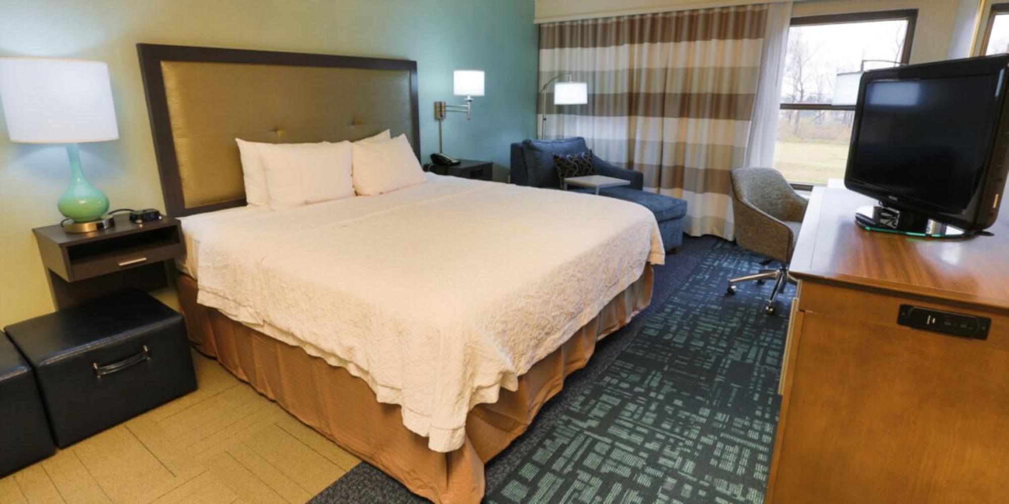 One-Bedroom Queen Suite Two Queen Beds Non-Smoking,1546935775:JPEG