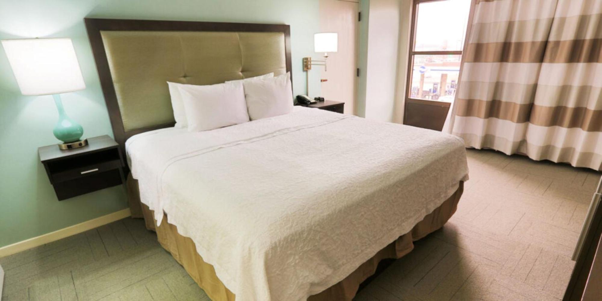 King Room Accessible Tub Mobility Hearing Access or Non-Smoking