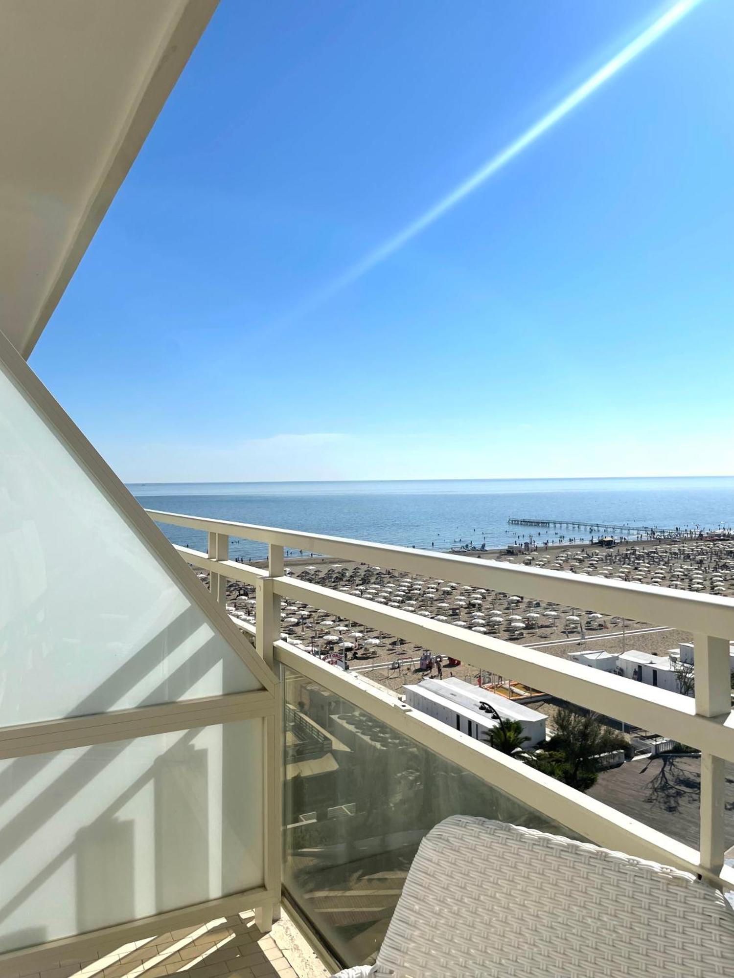 Single Room pool access