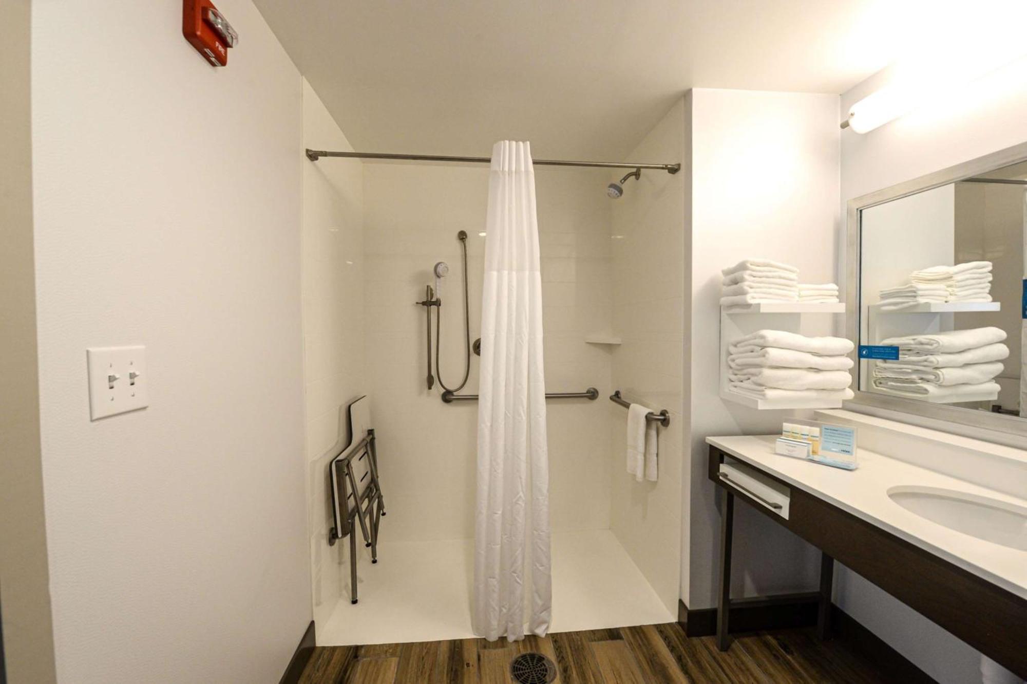 King Room Hearing Access or Non-Smoking