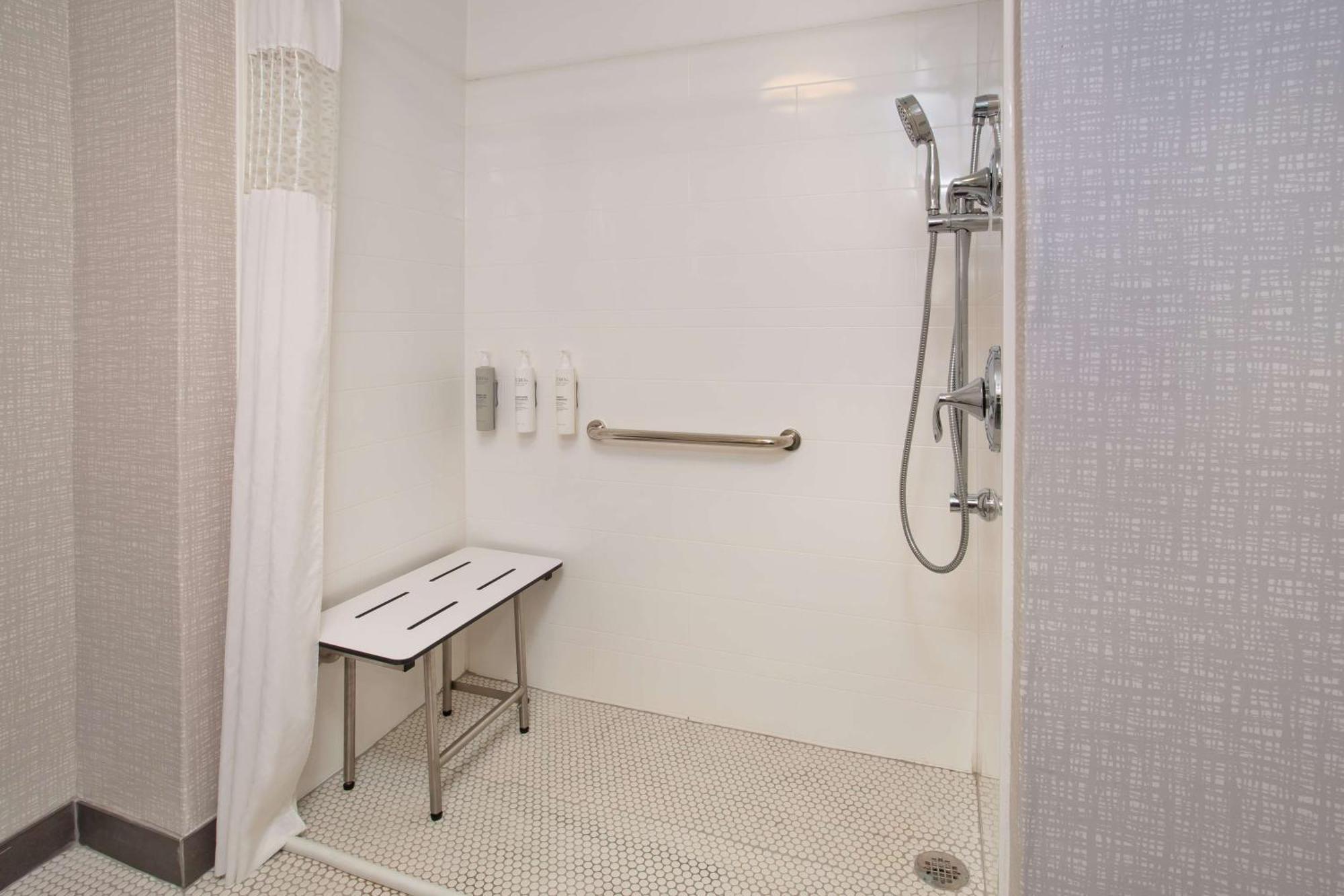 King Studio Suite Mobility Access or Non-Smoking