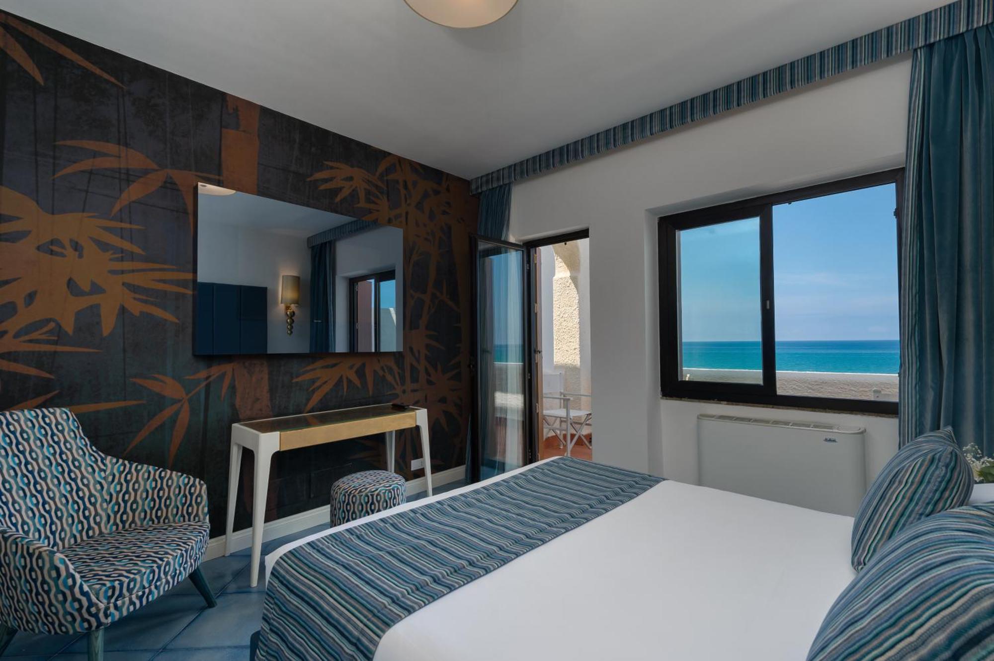 Double or Twin Room Sea View