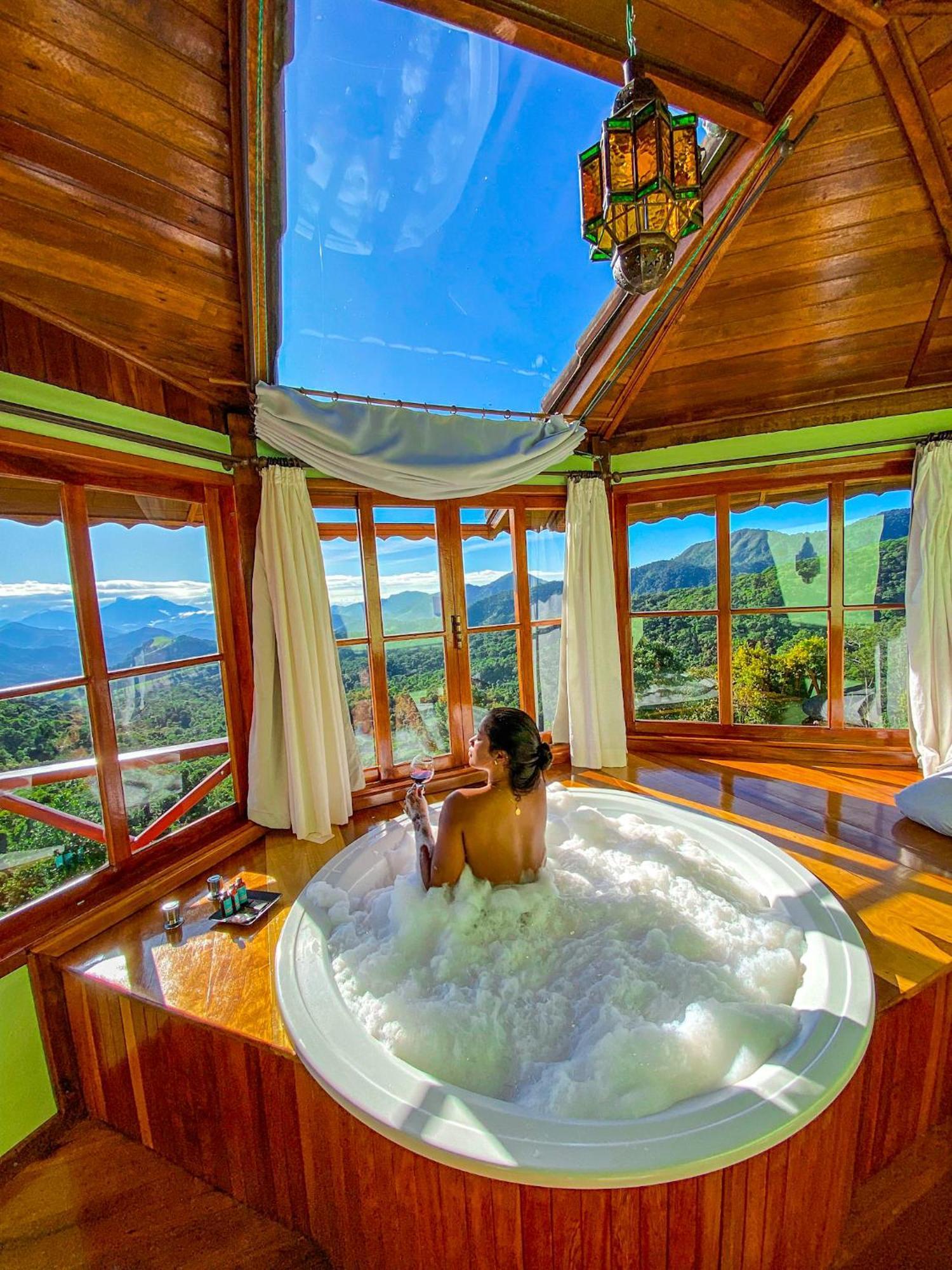 Superior Chalet Deluxe Bathtub