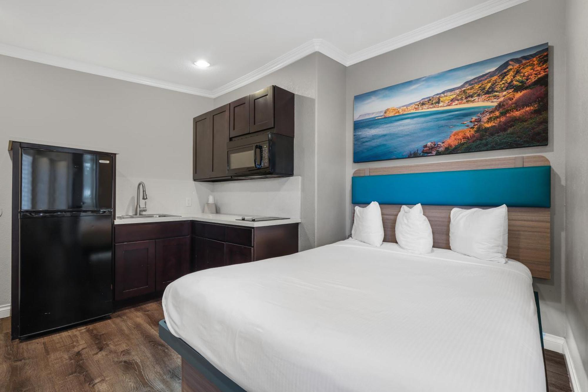 2 Room Suite Kitchen