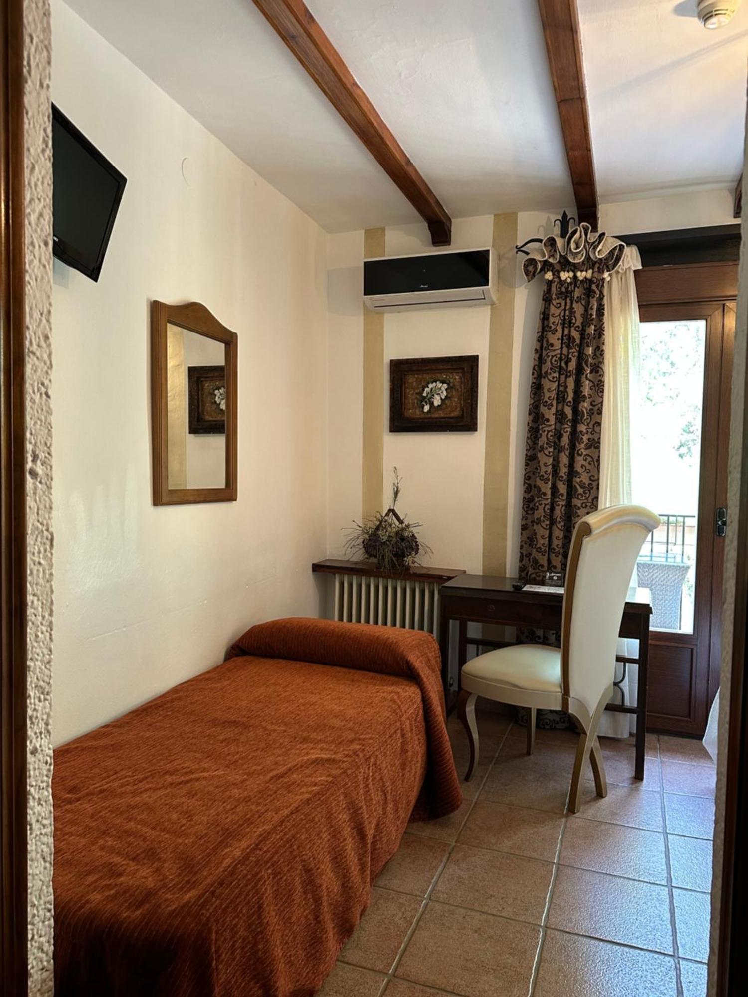 Habitación Doble con cama supletoria (2 adultos + 1 niño)