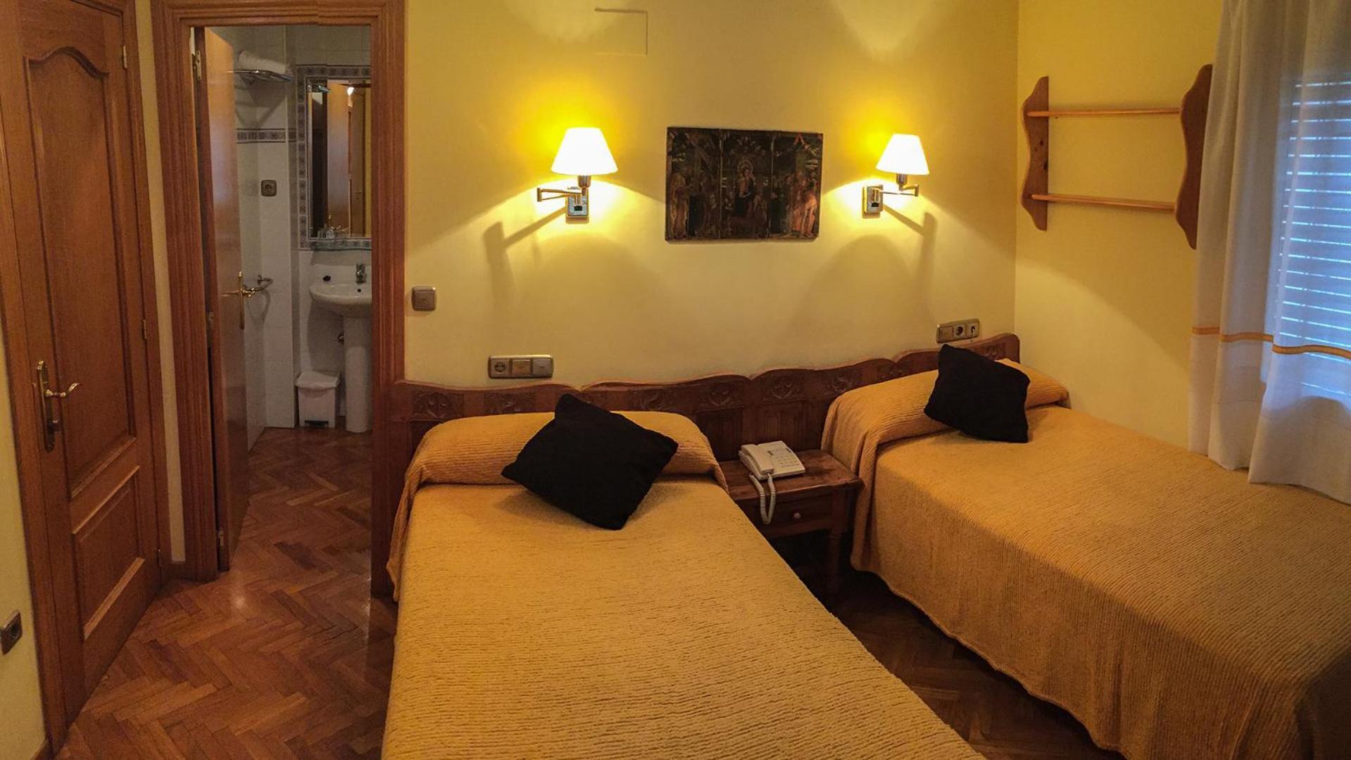 Twin Room,665762421:JPEG