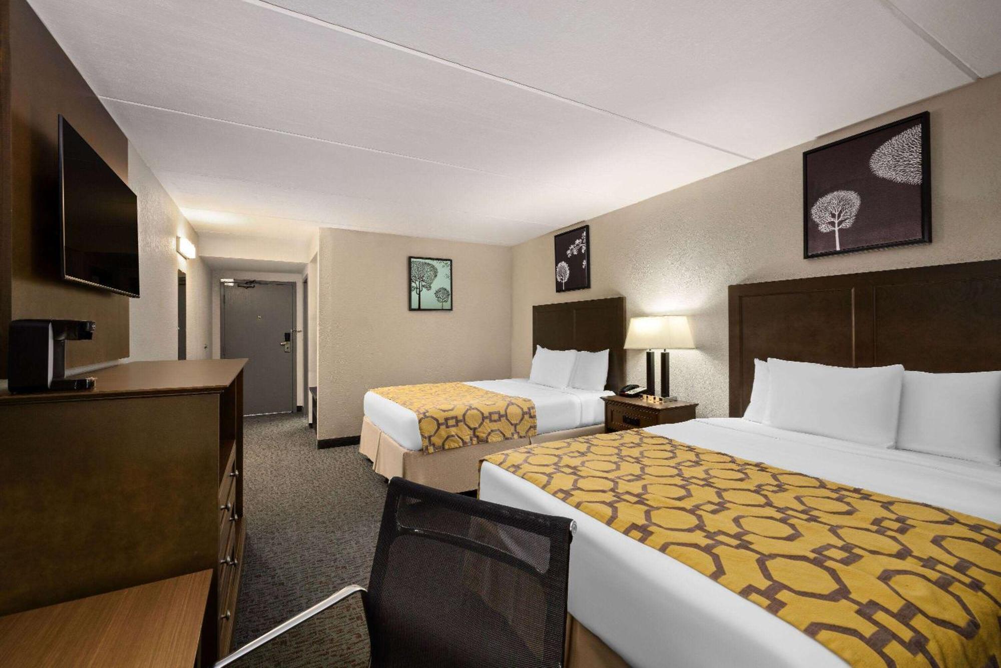 Deluxe Queen Room Two Queen Beds Atrium View Non-Smoking