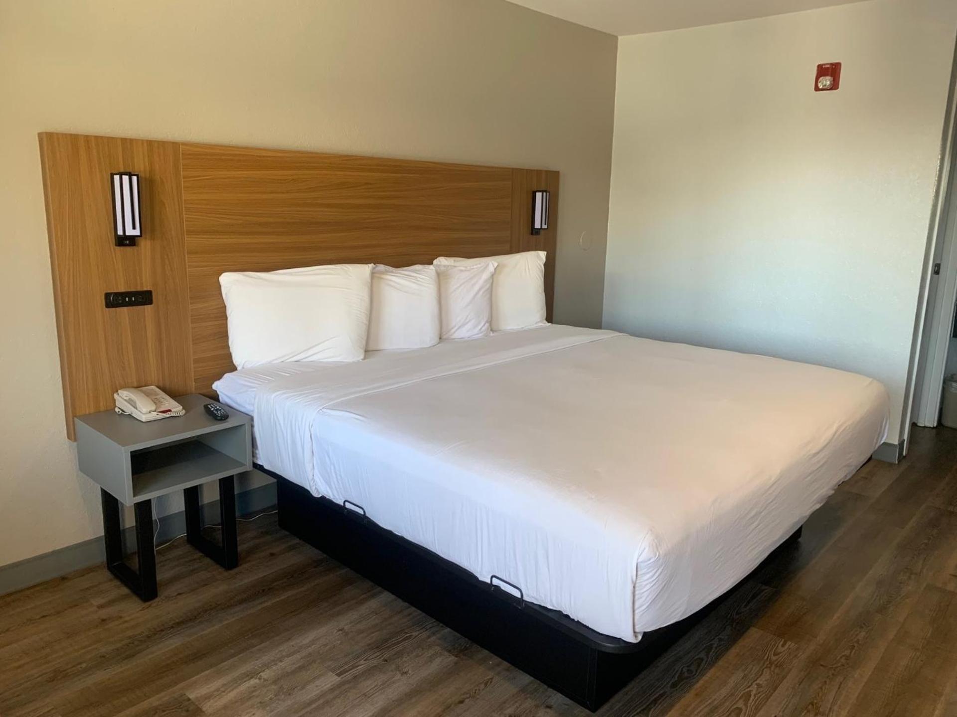 1 King Bed Non-Smoking