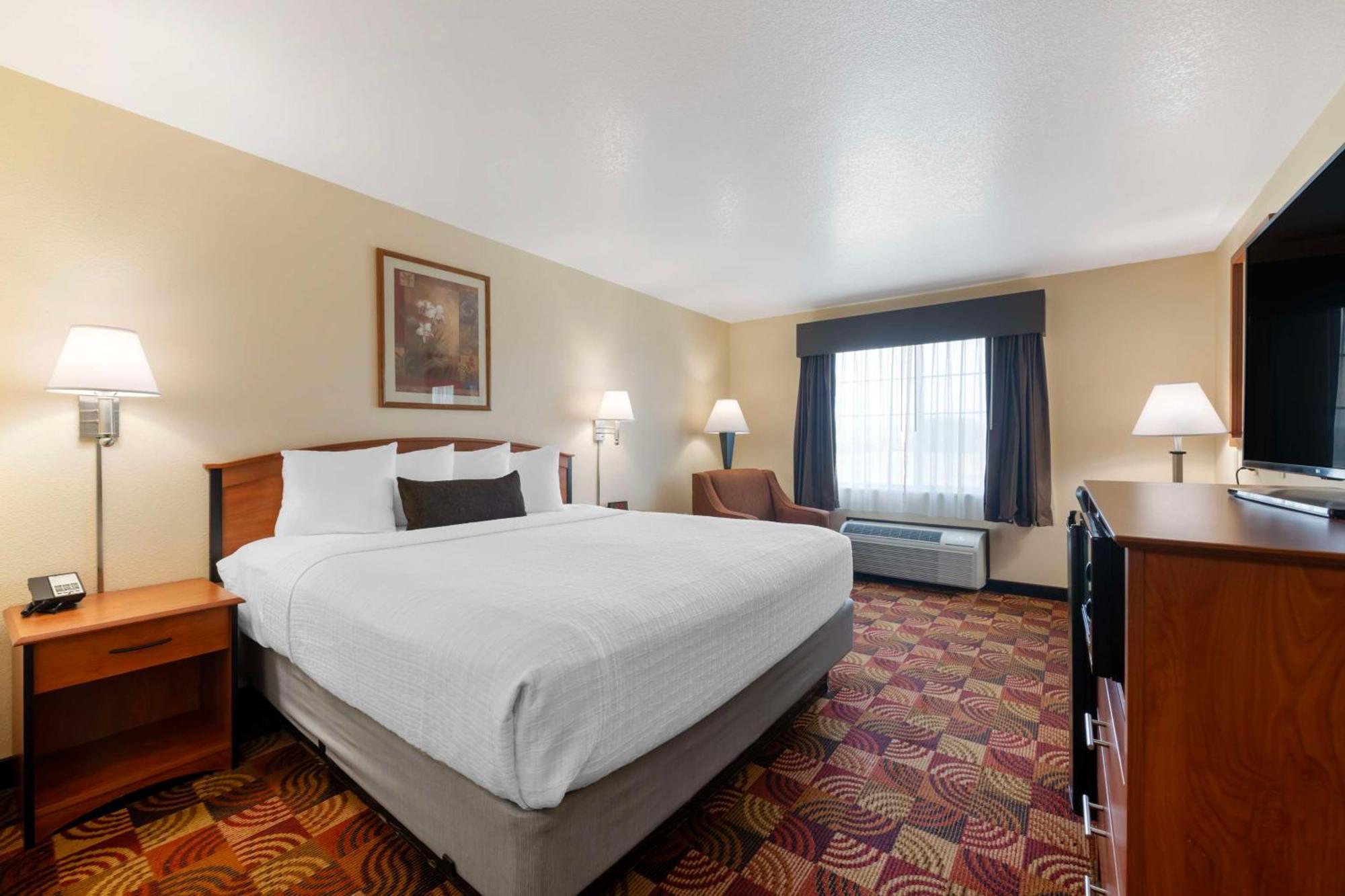 King Room with Bath Tub - Disability Access/Non-Smoking