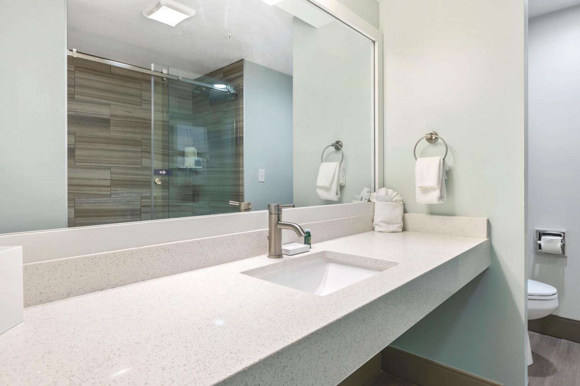 Bayview King Studio Spa Bath