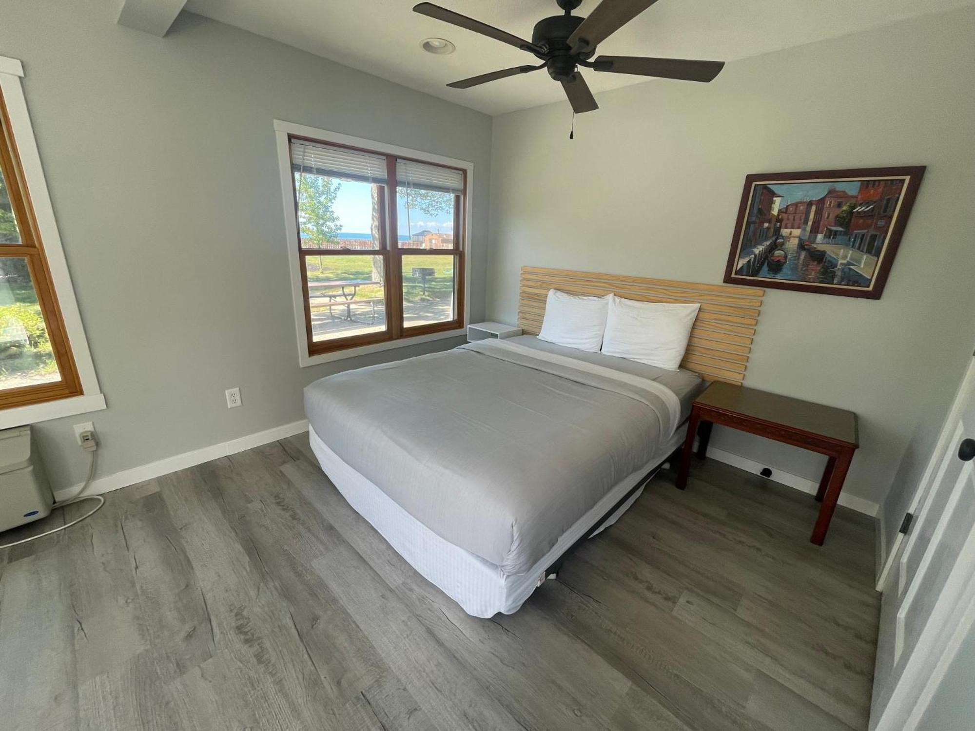 Queen Room Lake View
