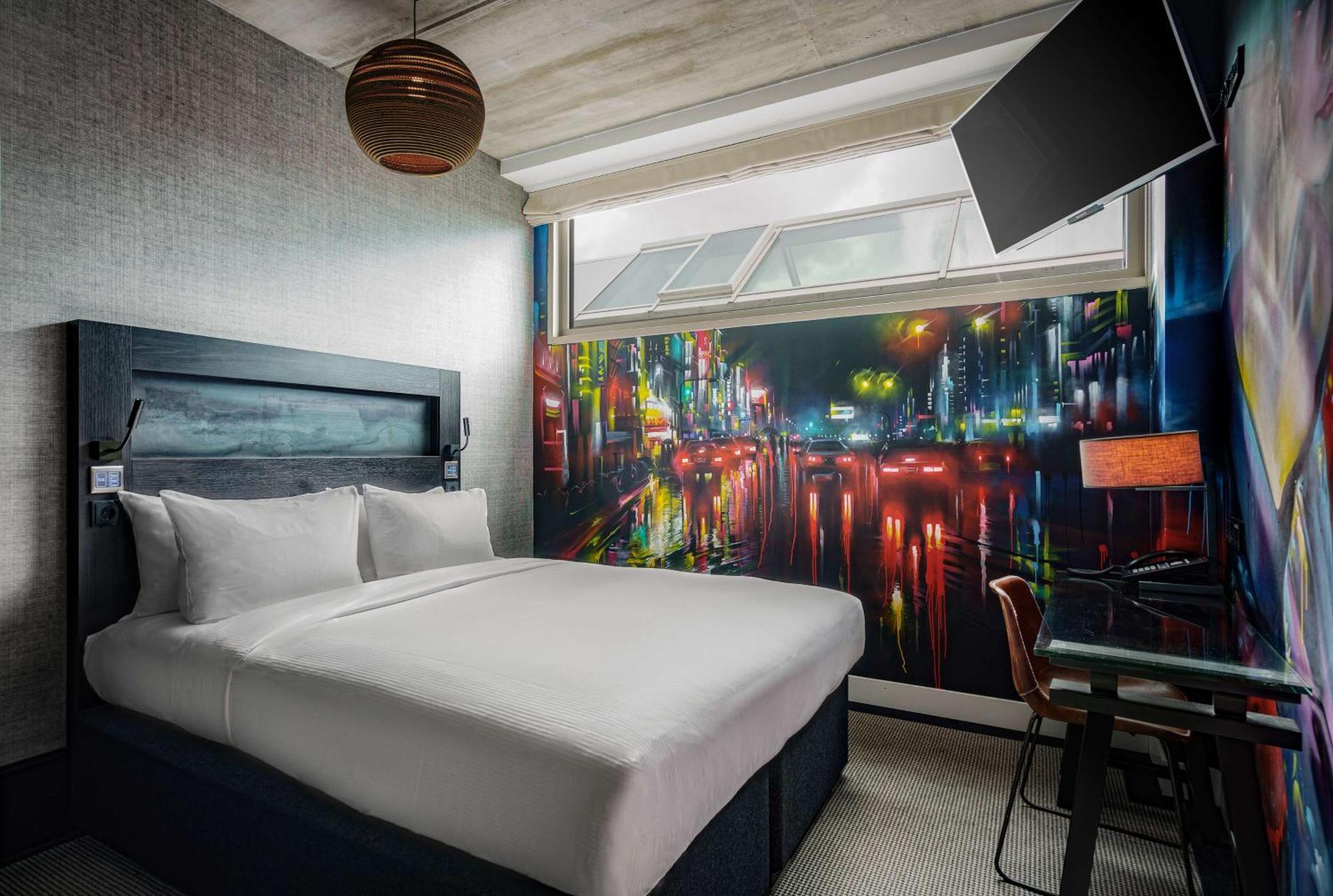 Amsterdam Street Art Queen Guest Room