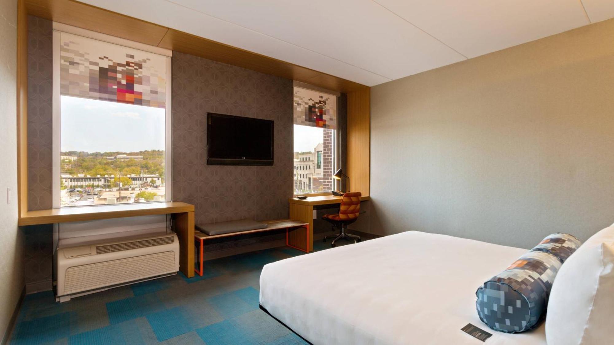 Aloft Guest room 1 King