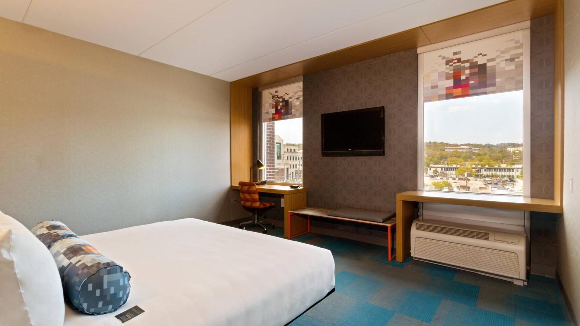 Aloft Guest room 1 King
