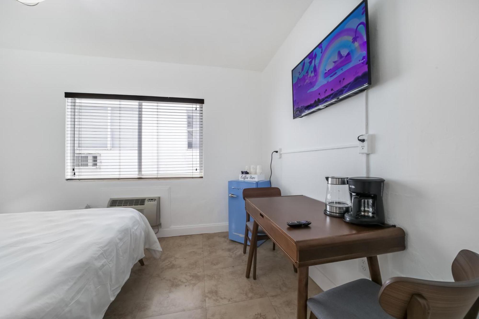 Deluxe King Room Self Check