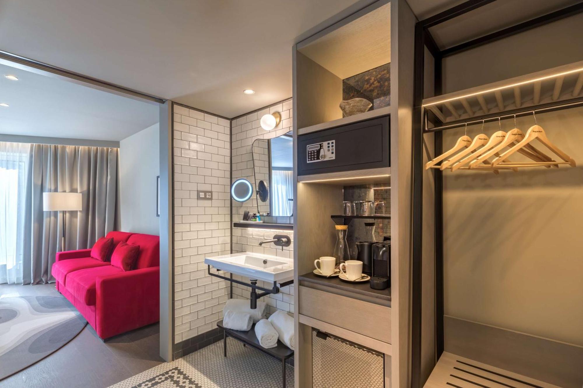 Premium Junior King Suite