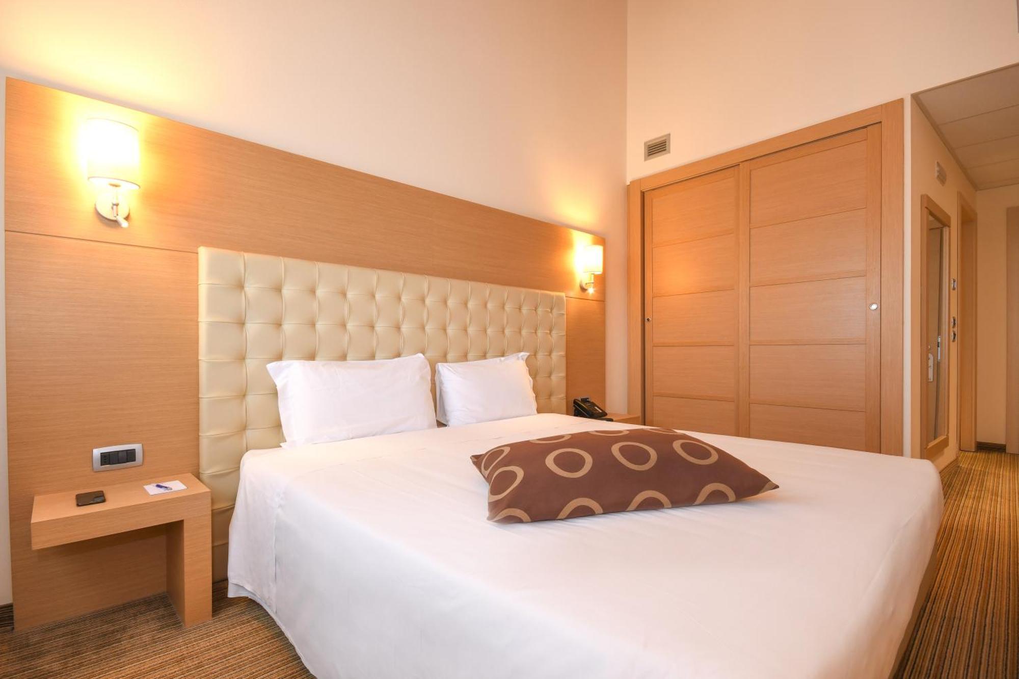 Superior Double Room,696917001:JPEG