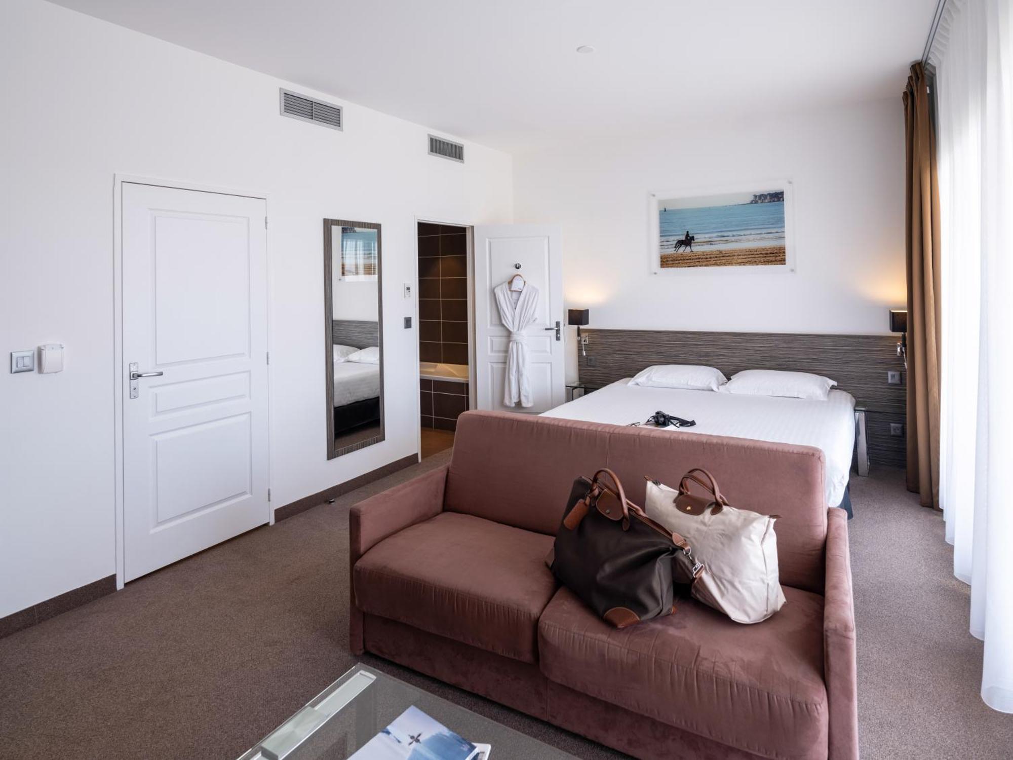 Standard Room,1743067214:JPEG