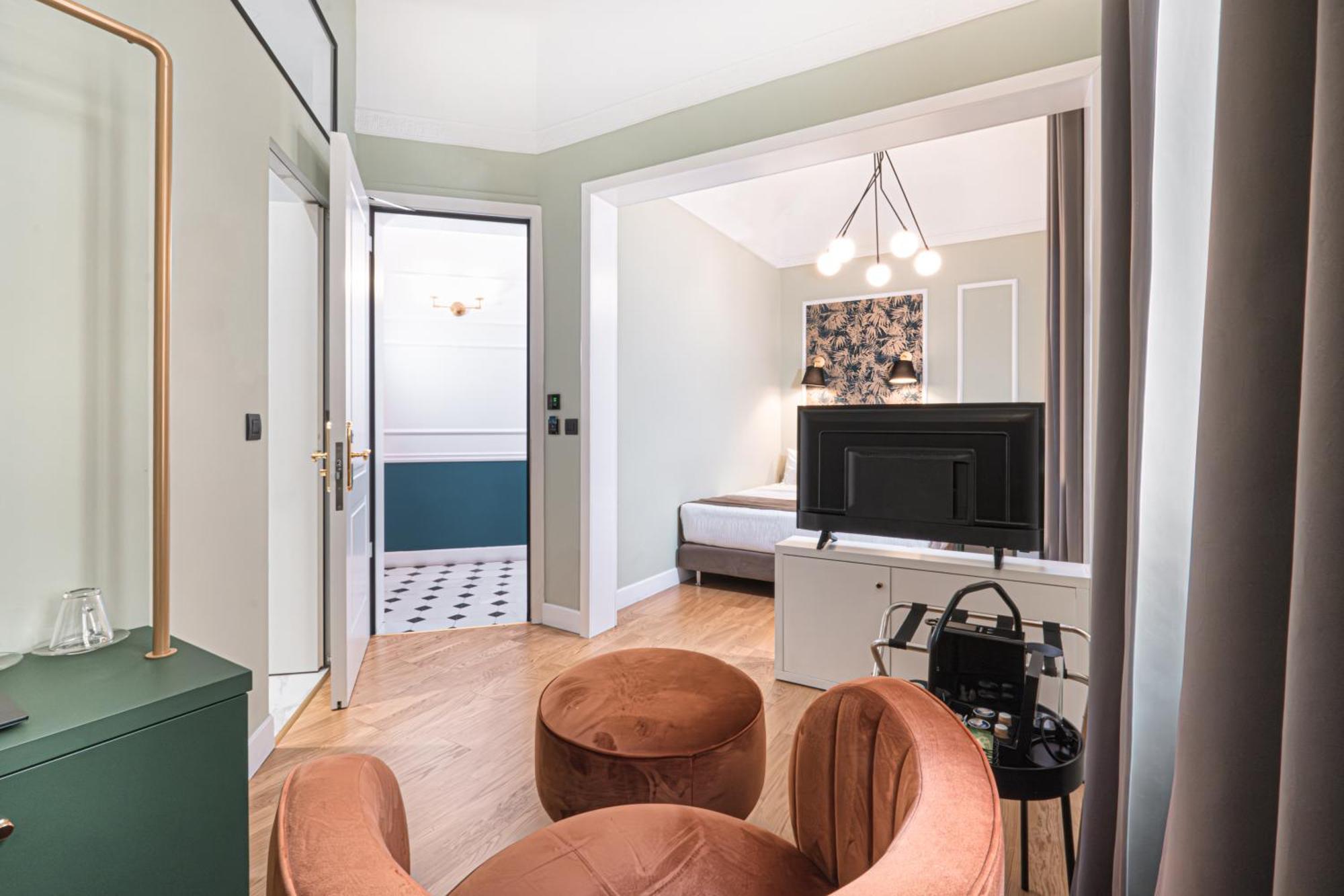Elegant Double Room,1548421654:JPEG