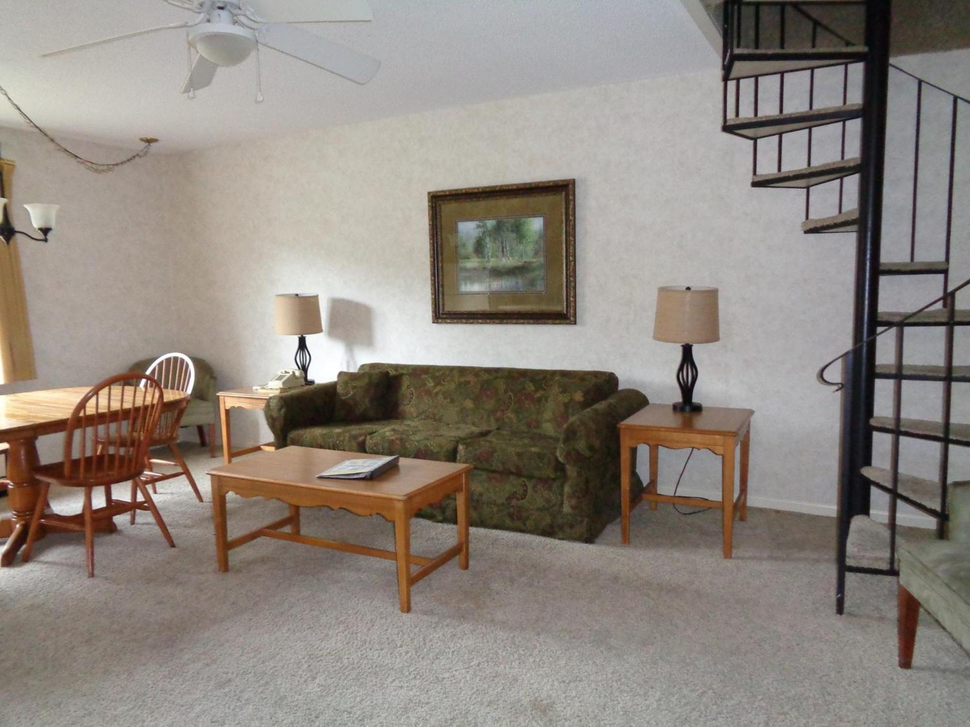Deluxe Queen Suite