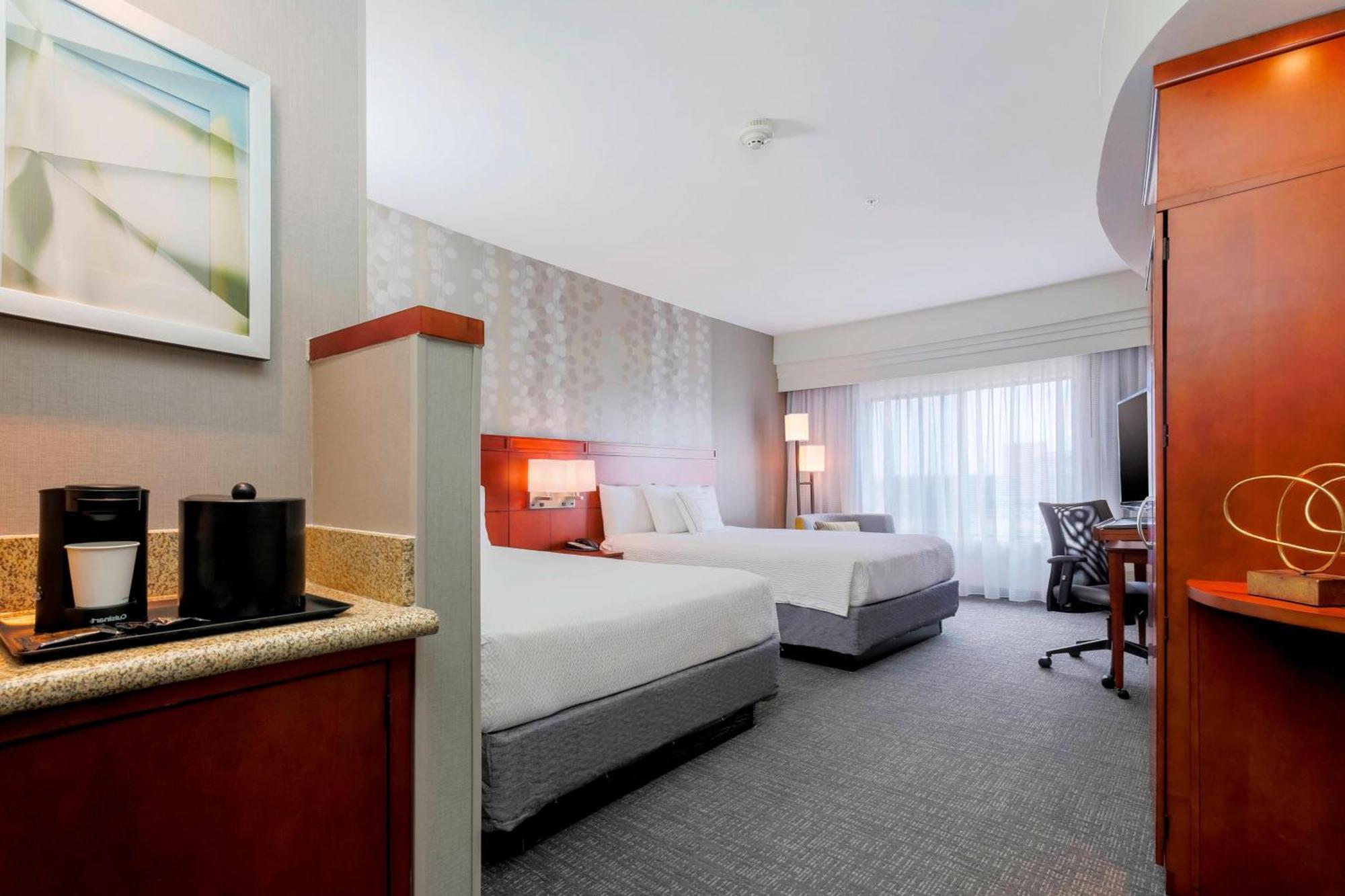Queen Room Two Queen Beds Hearing Accessible