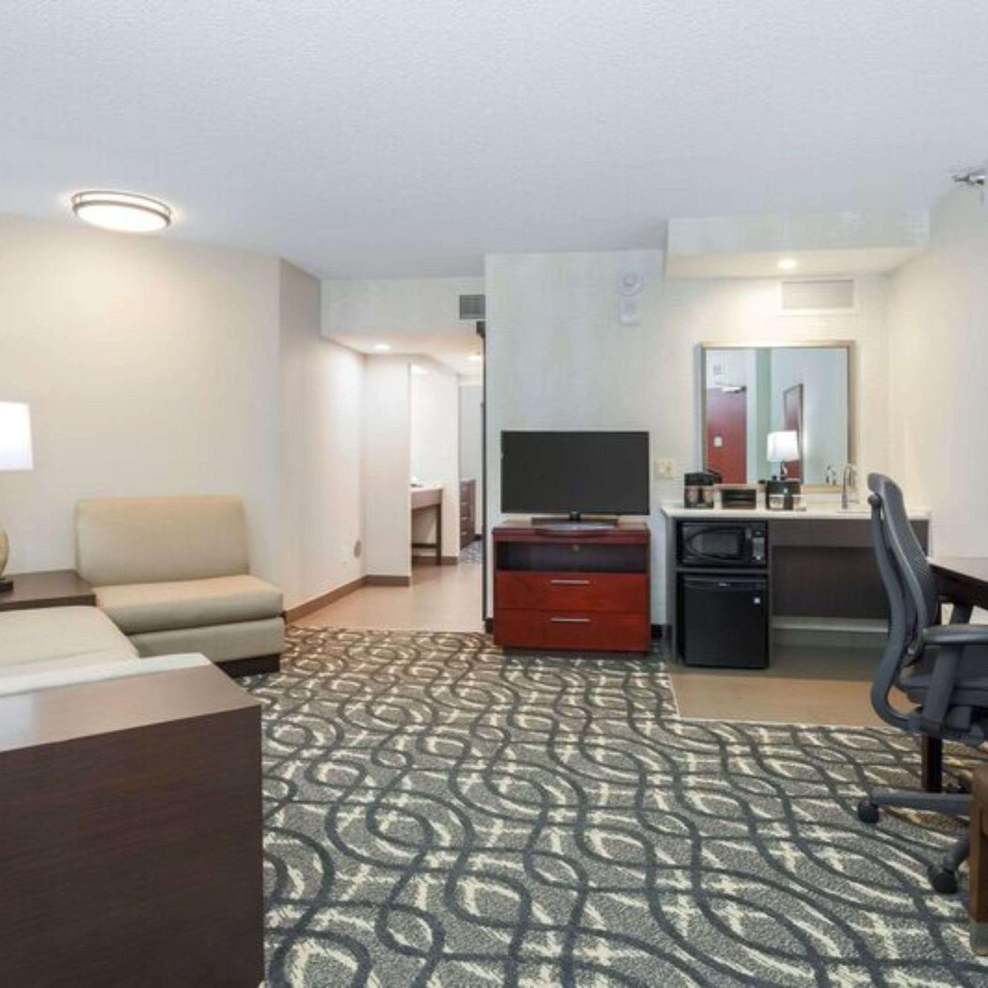King Corner Suite - Mobility/Hearing Accessible - Non-Smoking,1548561955:JPEG