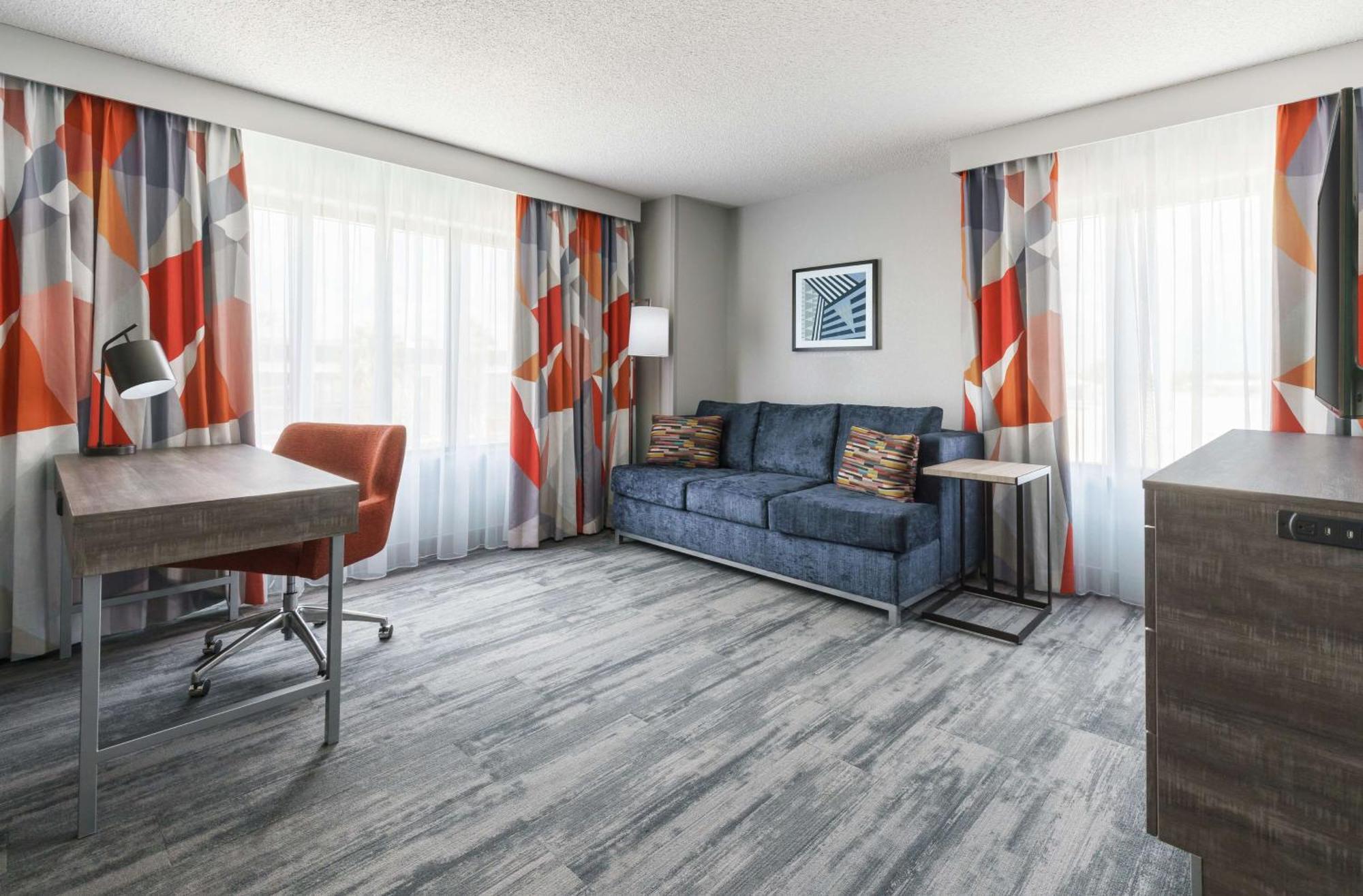 Deluxe King Studio with Sofa Bed - Non-Smoking,1548563062:JPEG