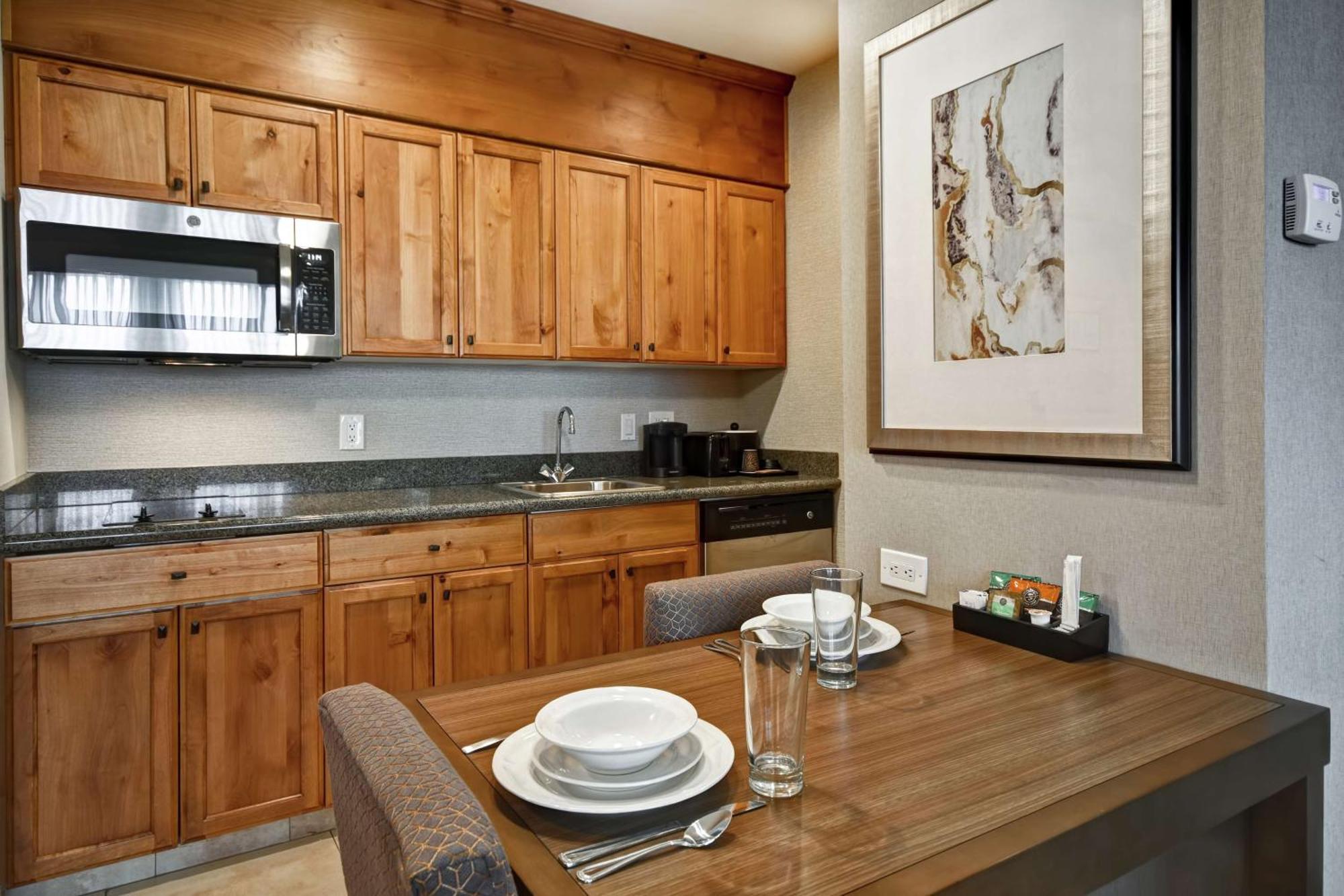 Two Bedroom Suite One King Two Queen Beds Non-Smoking