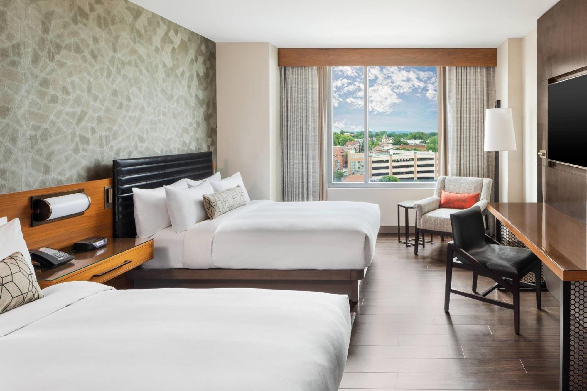 Queen Room Two Queen Beds City View Hearing Accessible