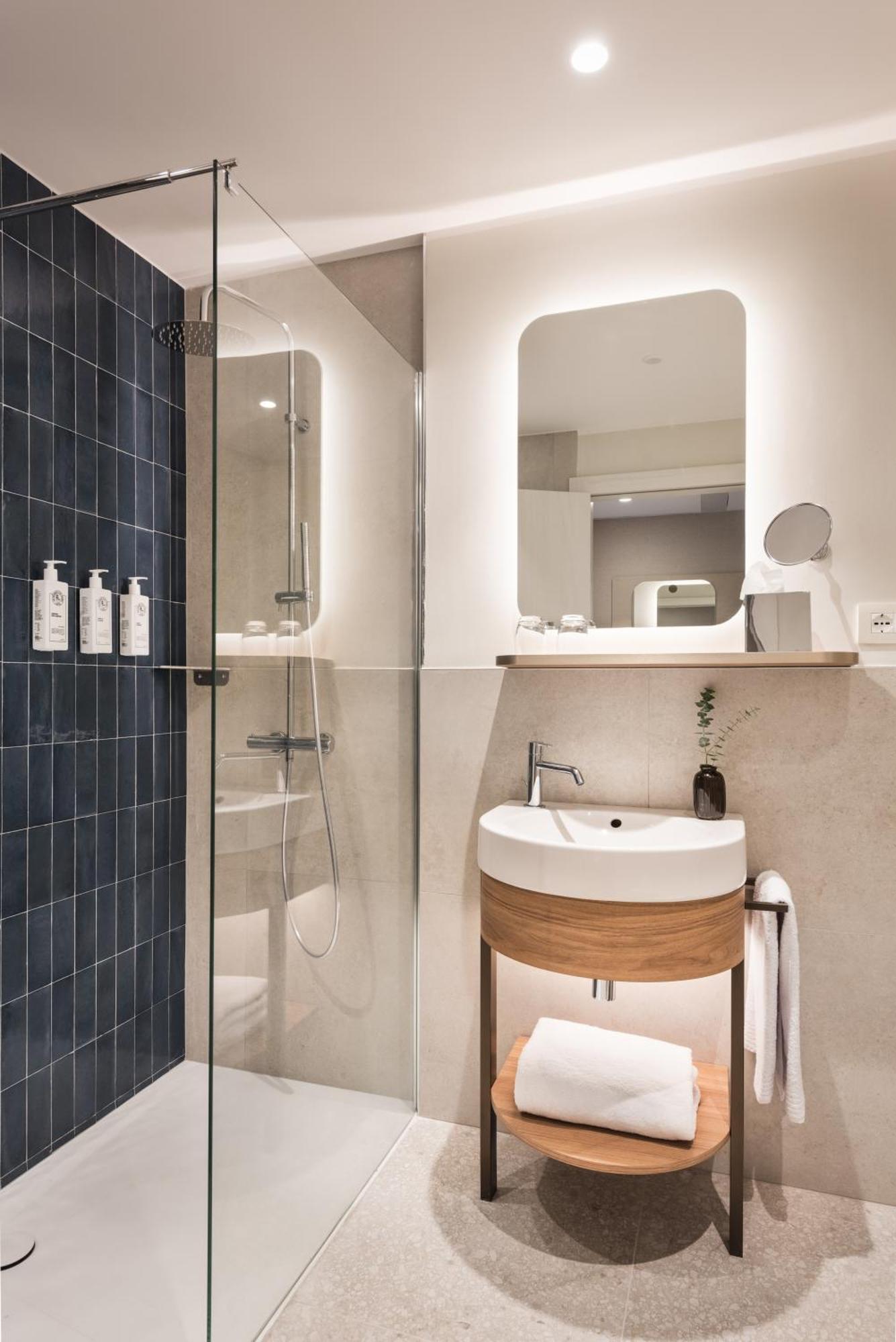King Room - Mobility Accessible,1548626512:JPEG