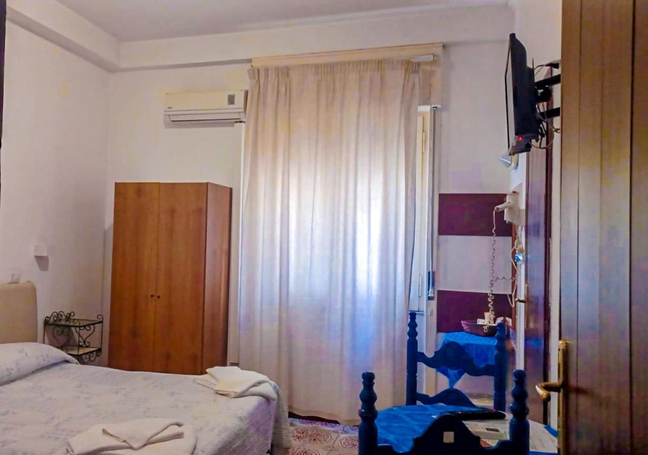 Economy Triple Room
