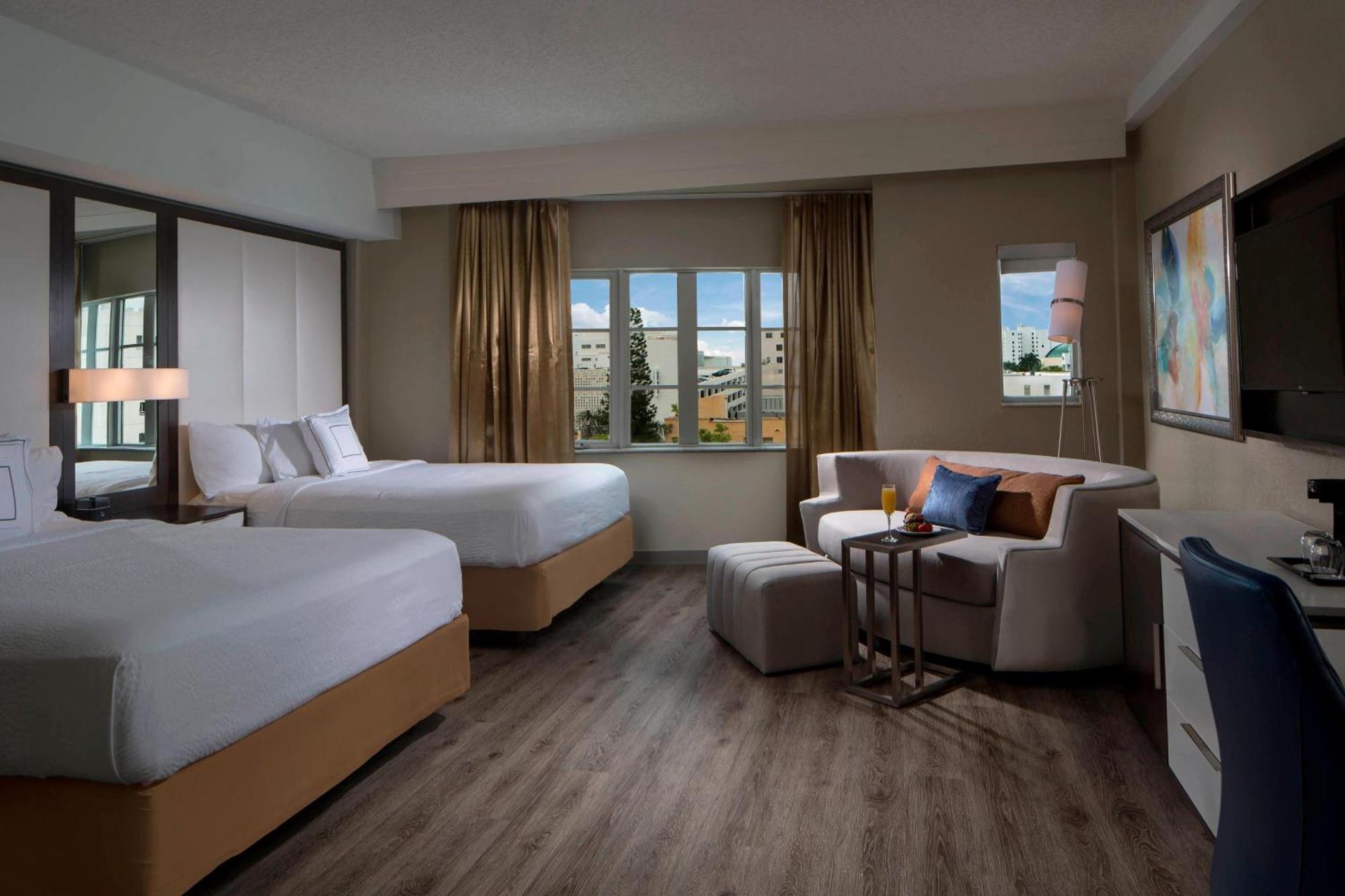 Queen Room with Two Queen Beds,1710048396:JPEG