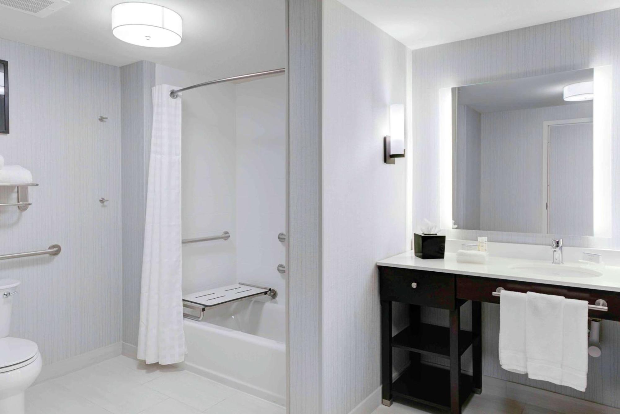 Queen Suite with Two Queen Beds - Mobility and Hearing Access/Non-Smoking