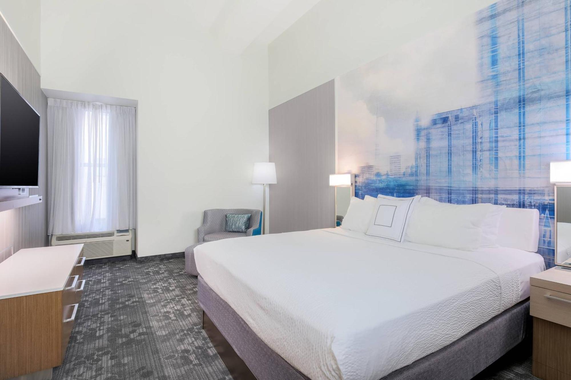 King Room Bathtub Mobility Access or Hearing Accessible