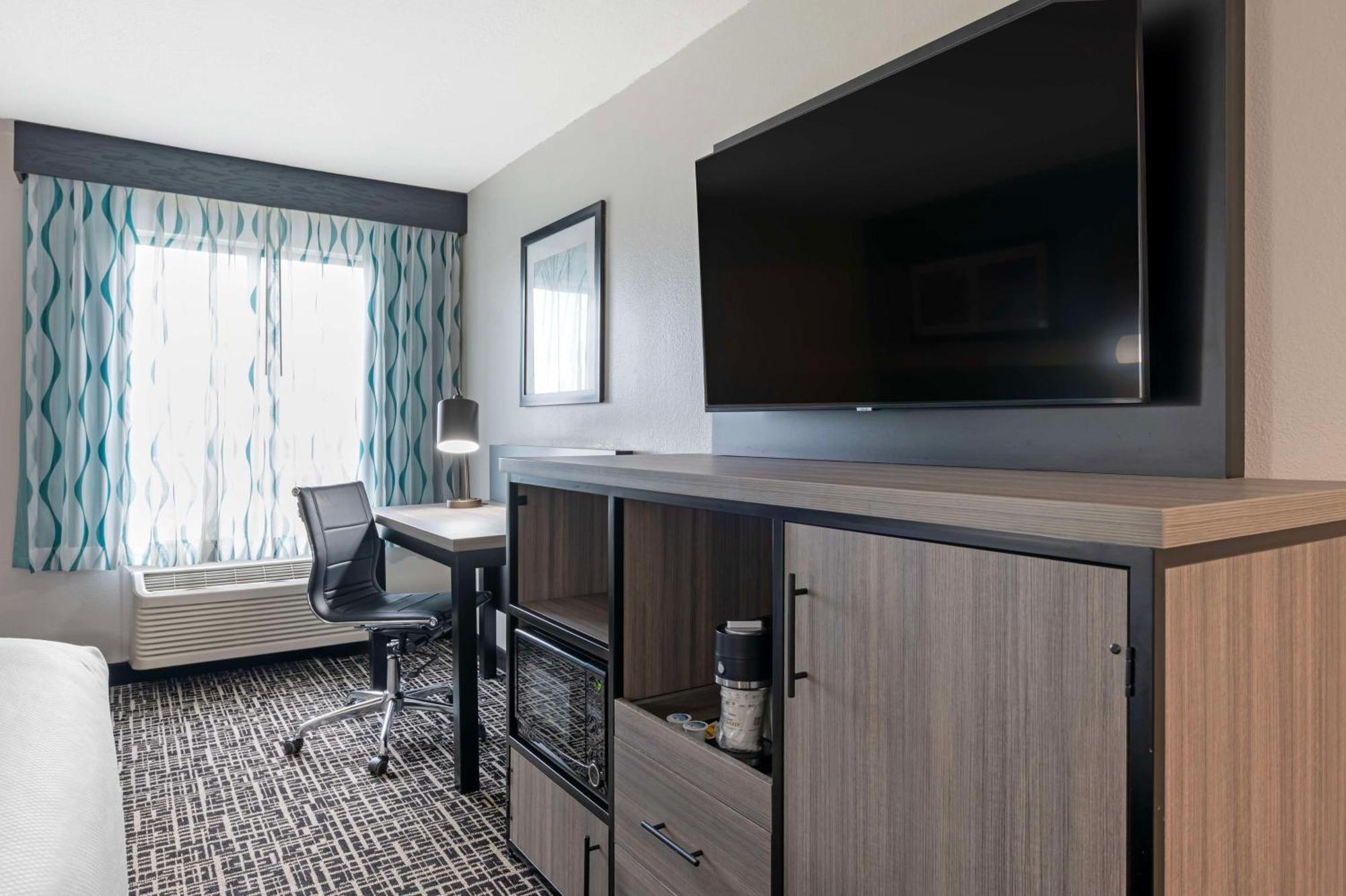 King Room with Sofa Bed - Non-Smoking