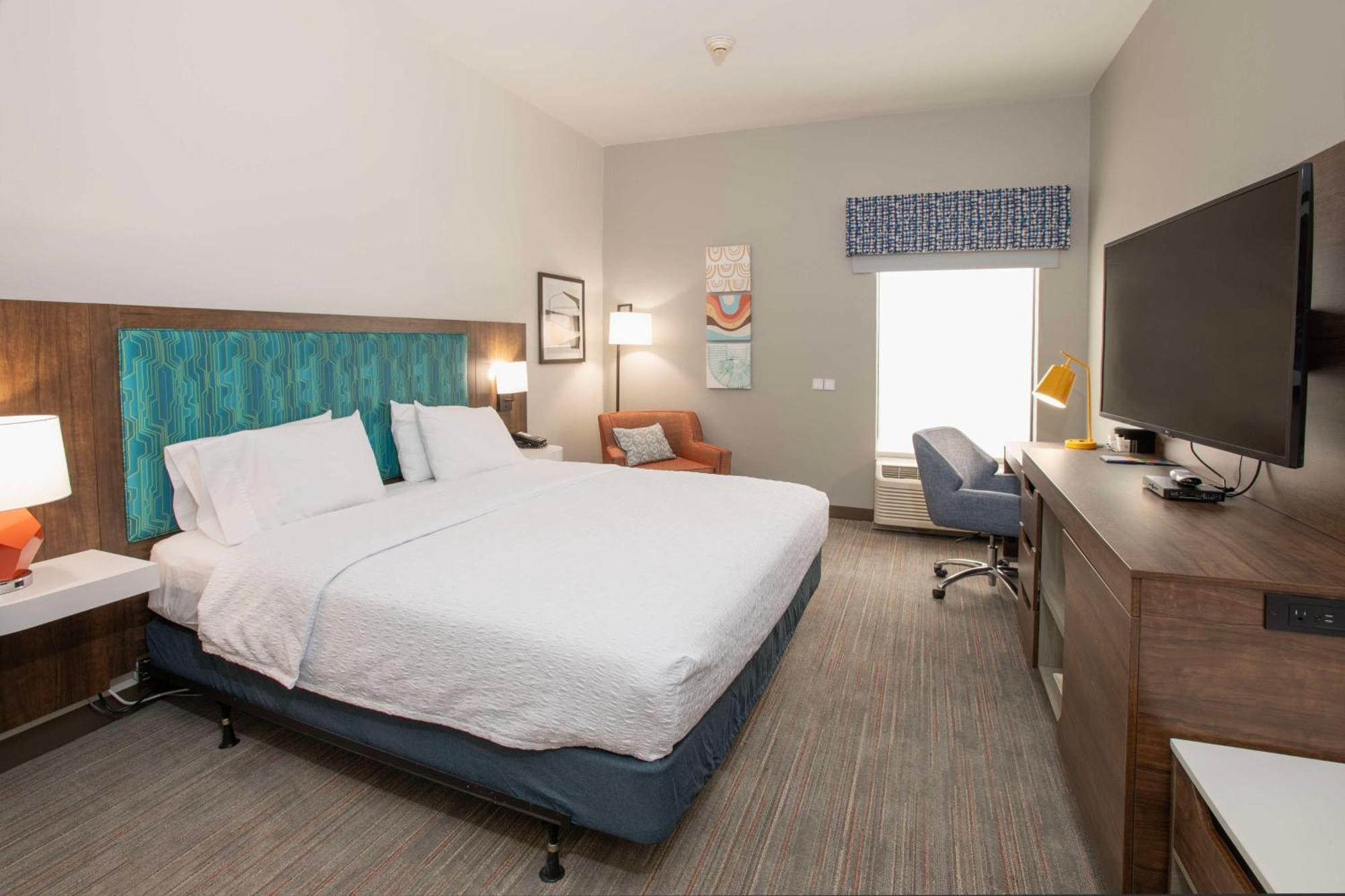 King Room with Roll-In Shower - Mobility and Hearing Access/Non-Smoking