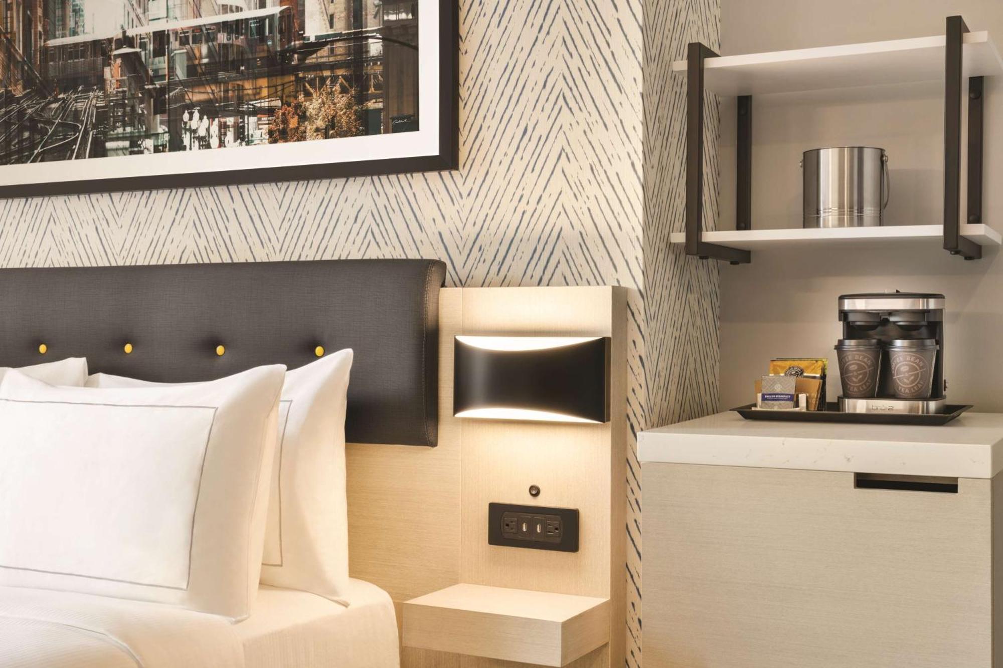 Deluxe Queen Room