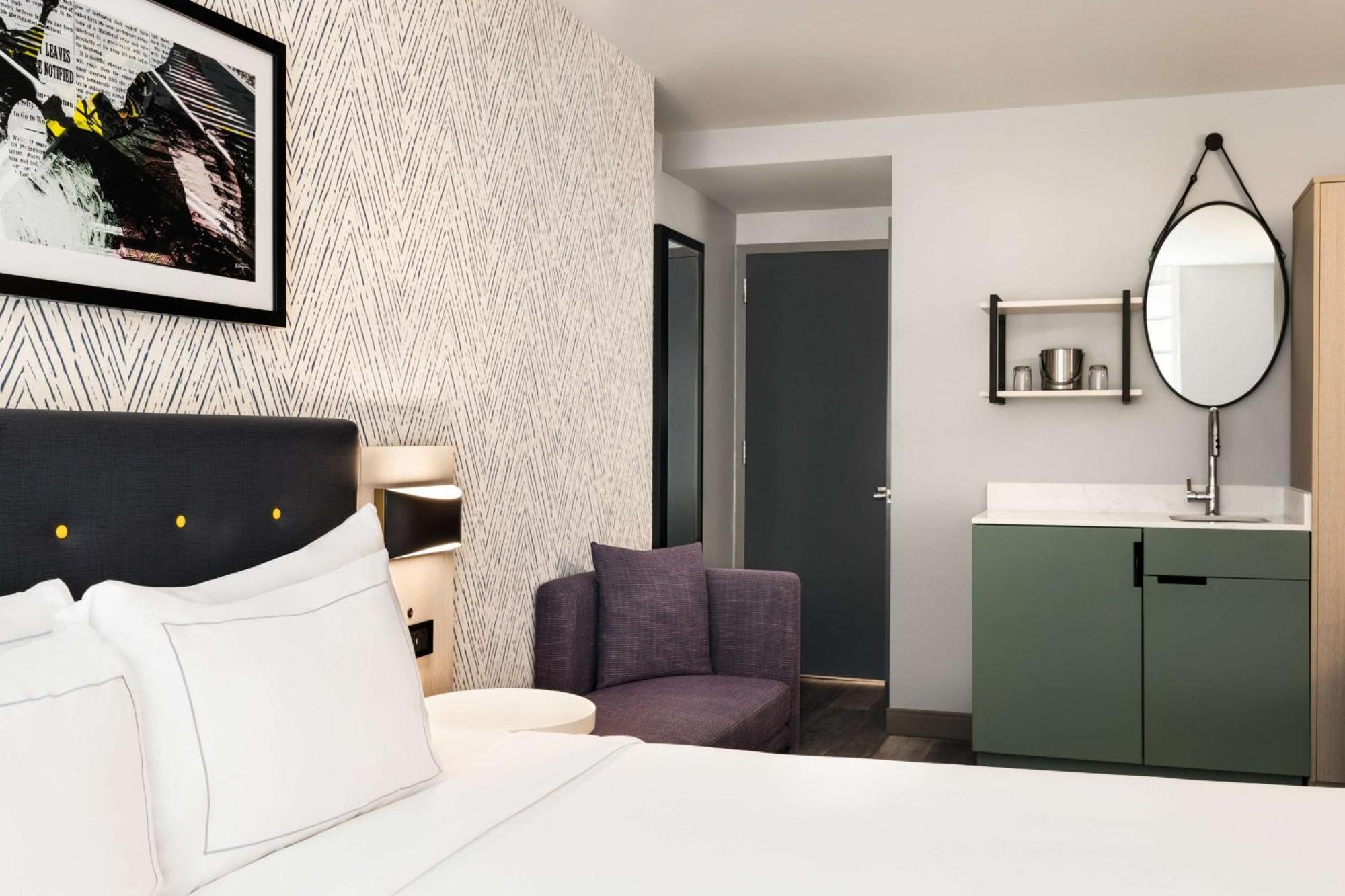 Deluxe Queen Room
