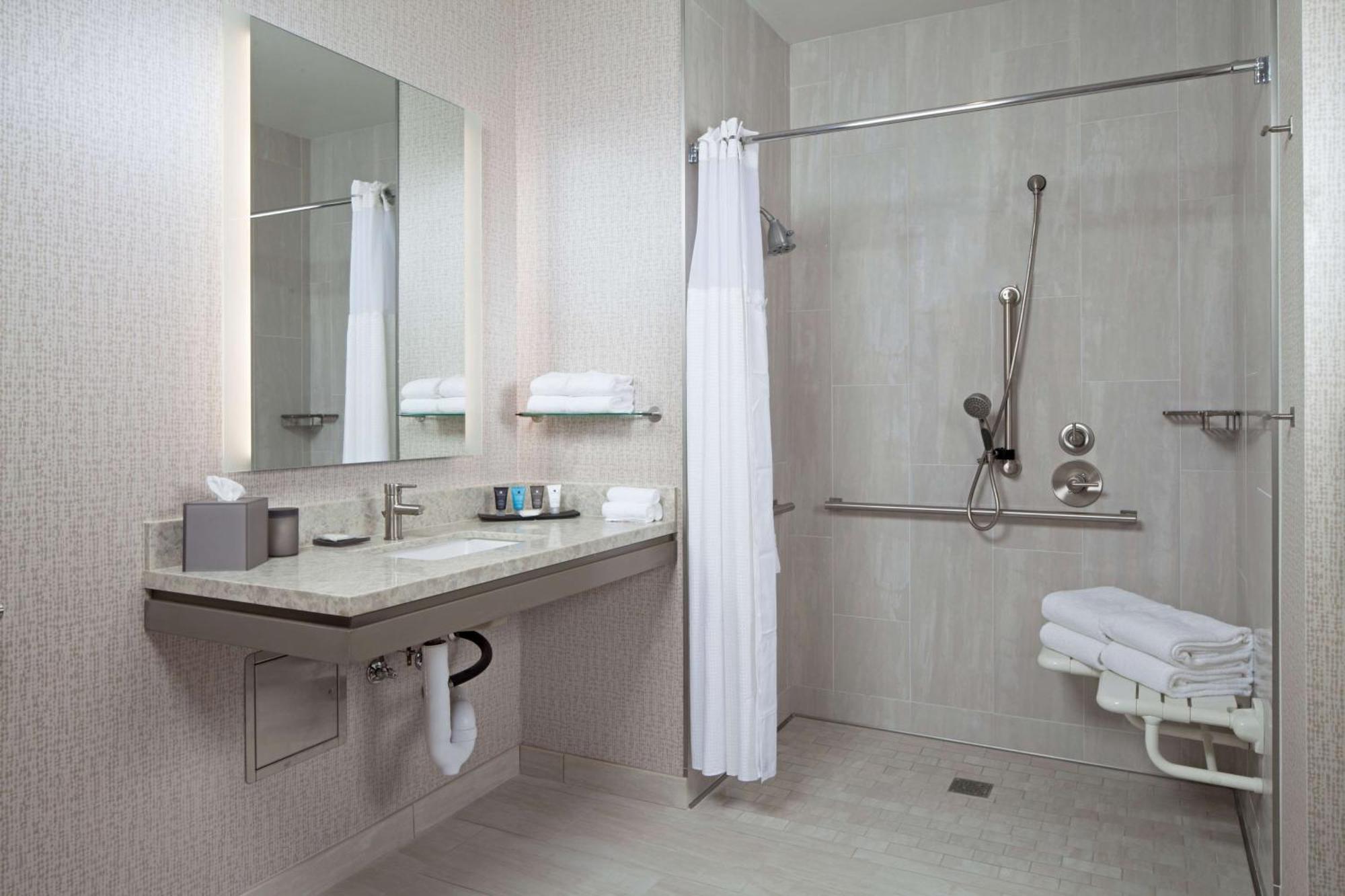 Deluxe Queen Room Two Queen Beds Roll Shower Mobility Access