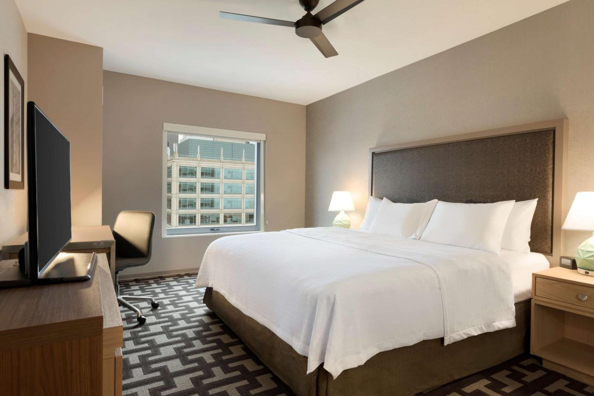 One-Bedroom King Suite - Non-Smoking,1548825304:JPEG