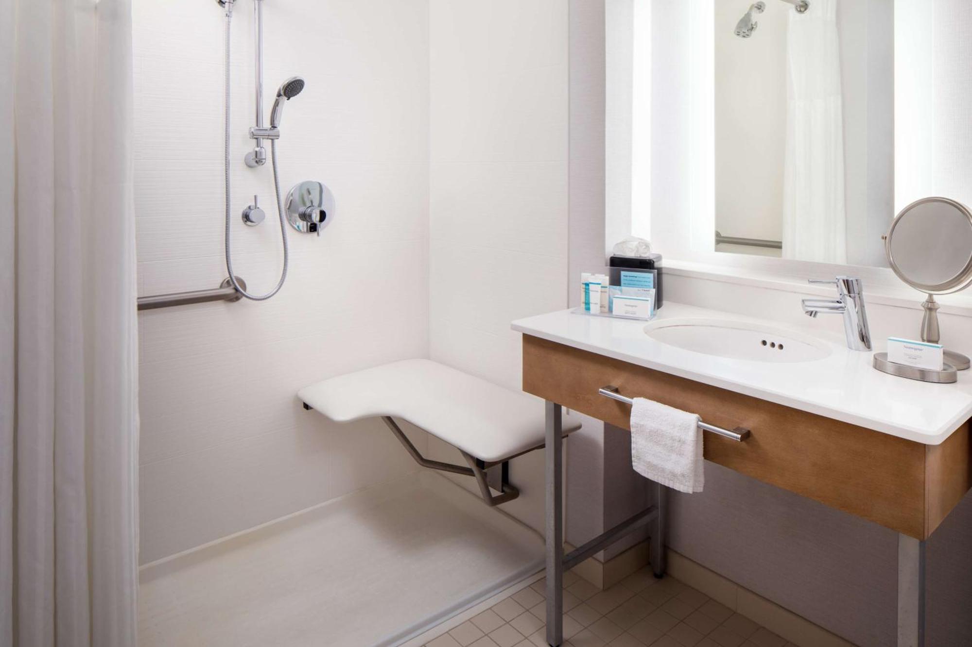 Quarto com Cama King-size - Acesso para Hóspedes com Mobilidade Reduzida - Andar Elite