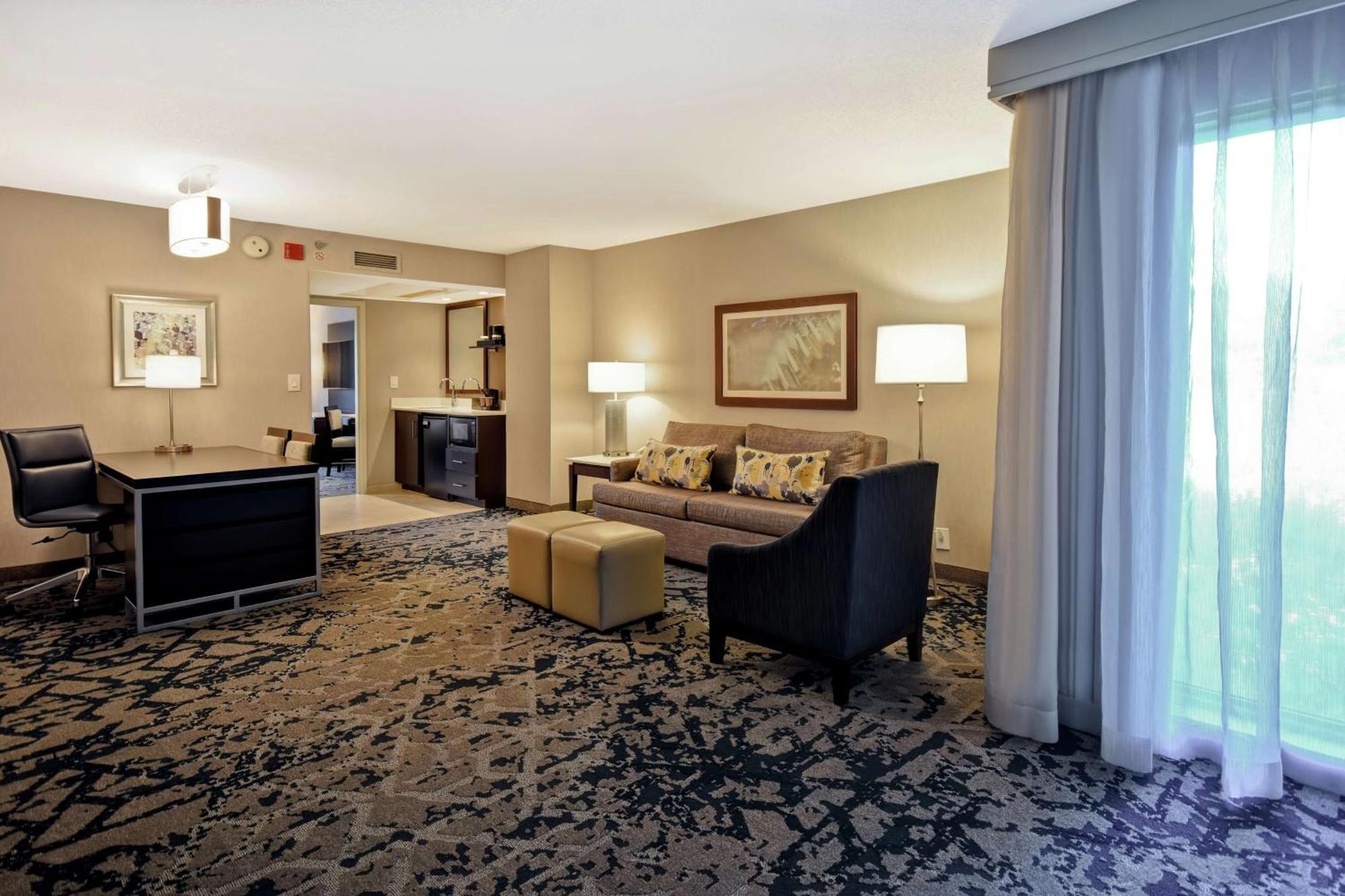 Corner Suite Two Double Beds Non-Smoking