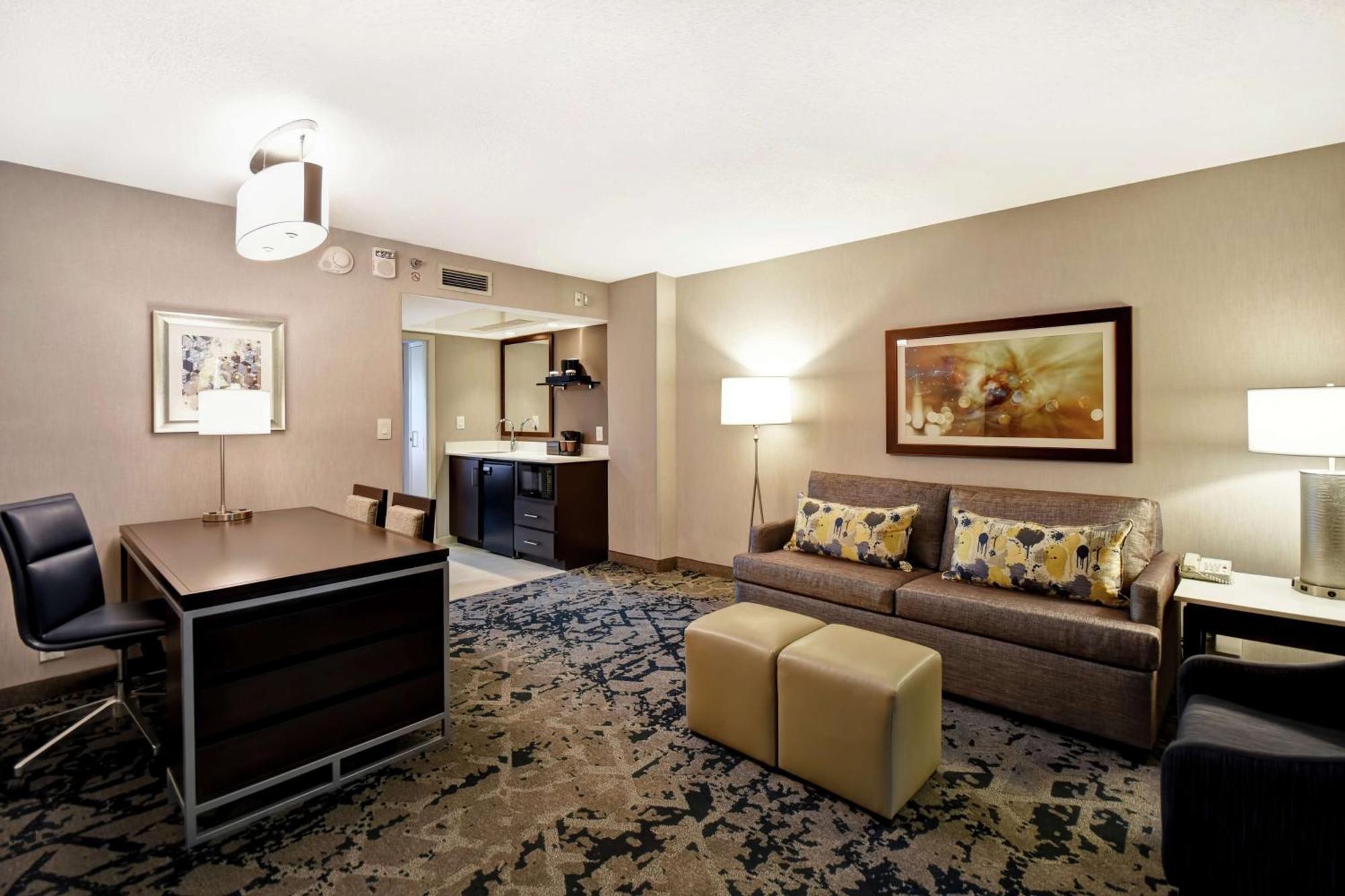 One-Bedroom King Suite Hearing Access or Non-Smoking