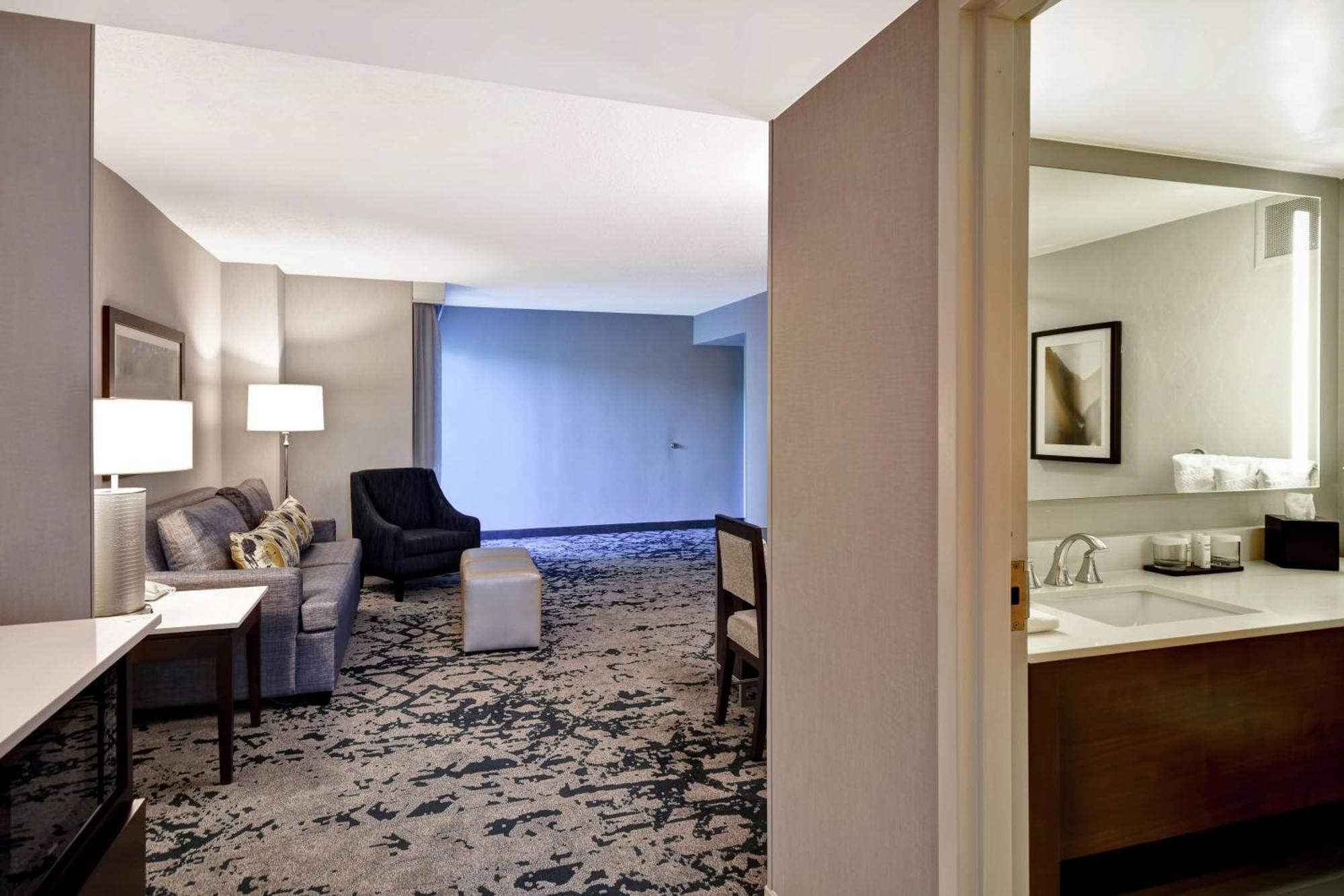Corner Suite Two Double Beds Non-Smoking