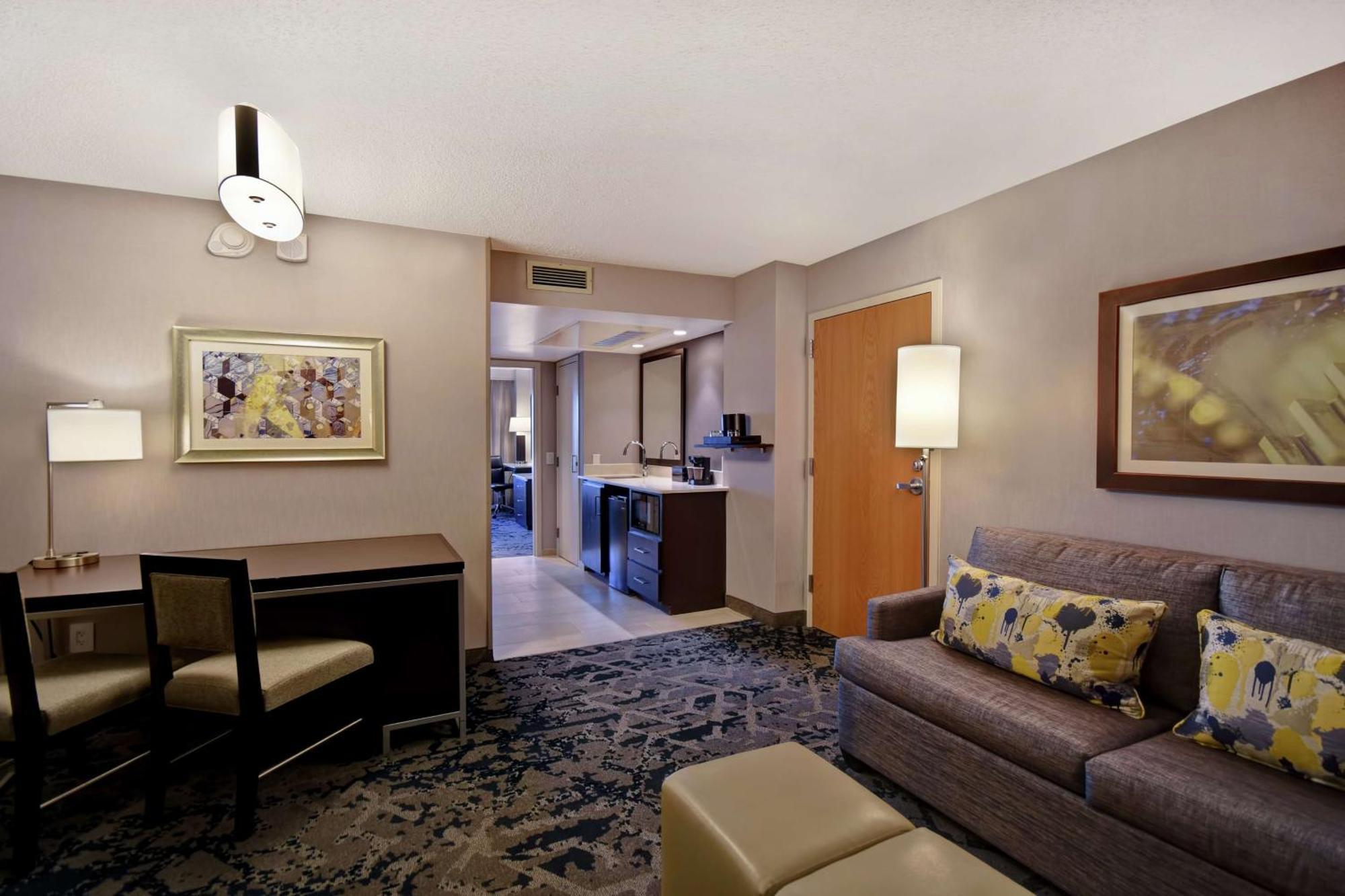 One-Bedroom Suite Mobility Access or Bath Tub